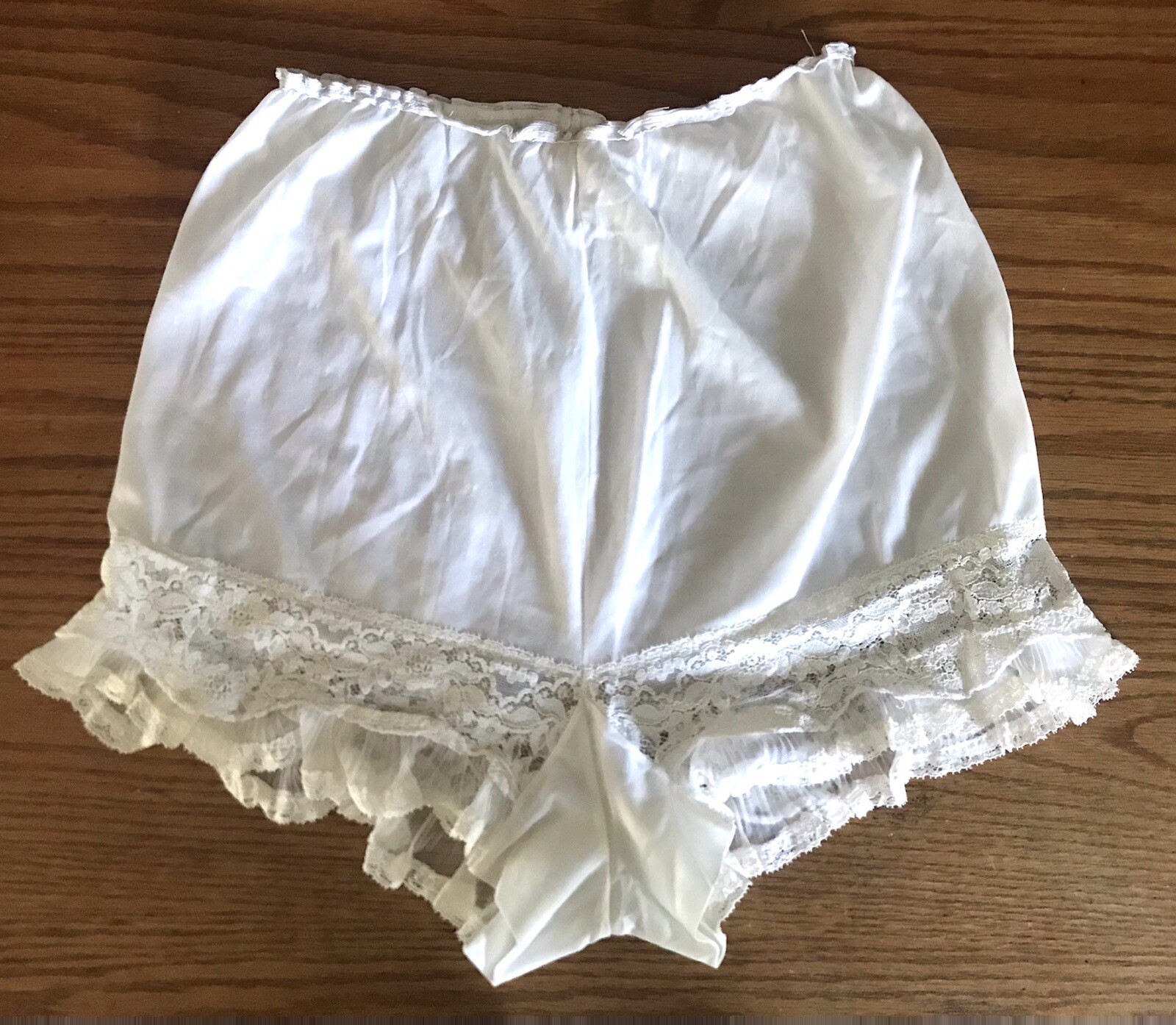 Vintage Lingerie Peignoir Lace Pleated Bottom Romantic Victorian Michelene 6 S M