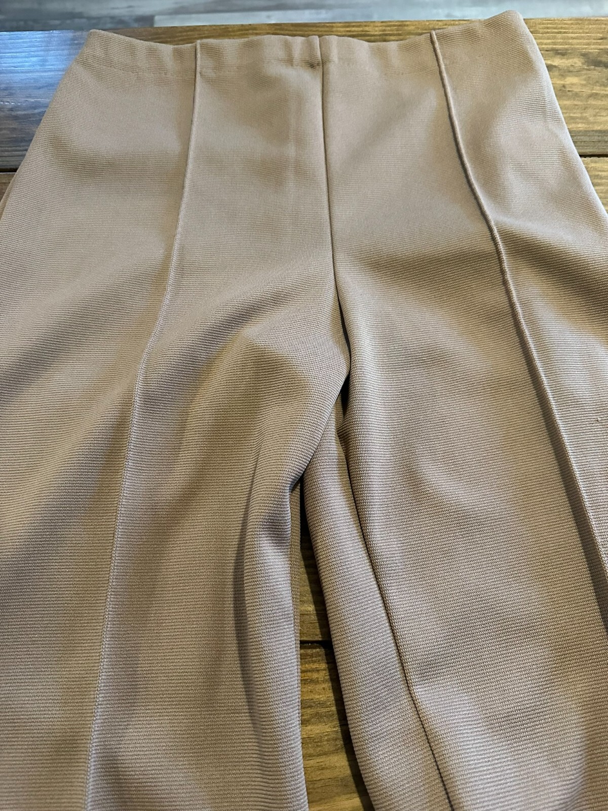 Vintage 1980&rsquo;s Women&rsquo;s Beige Pleated Polyester Blend Pants w/11&Prime; bottoms! 30×28