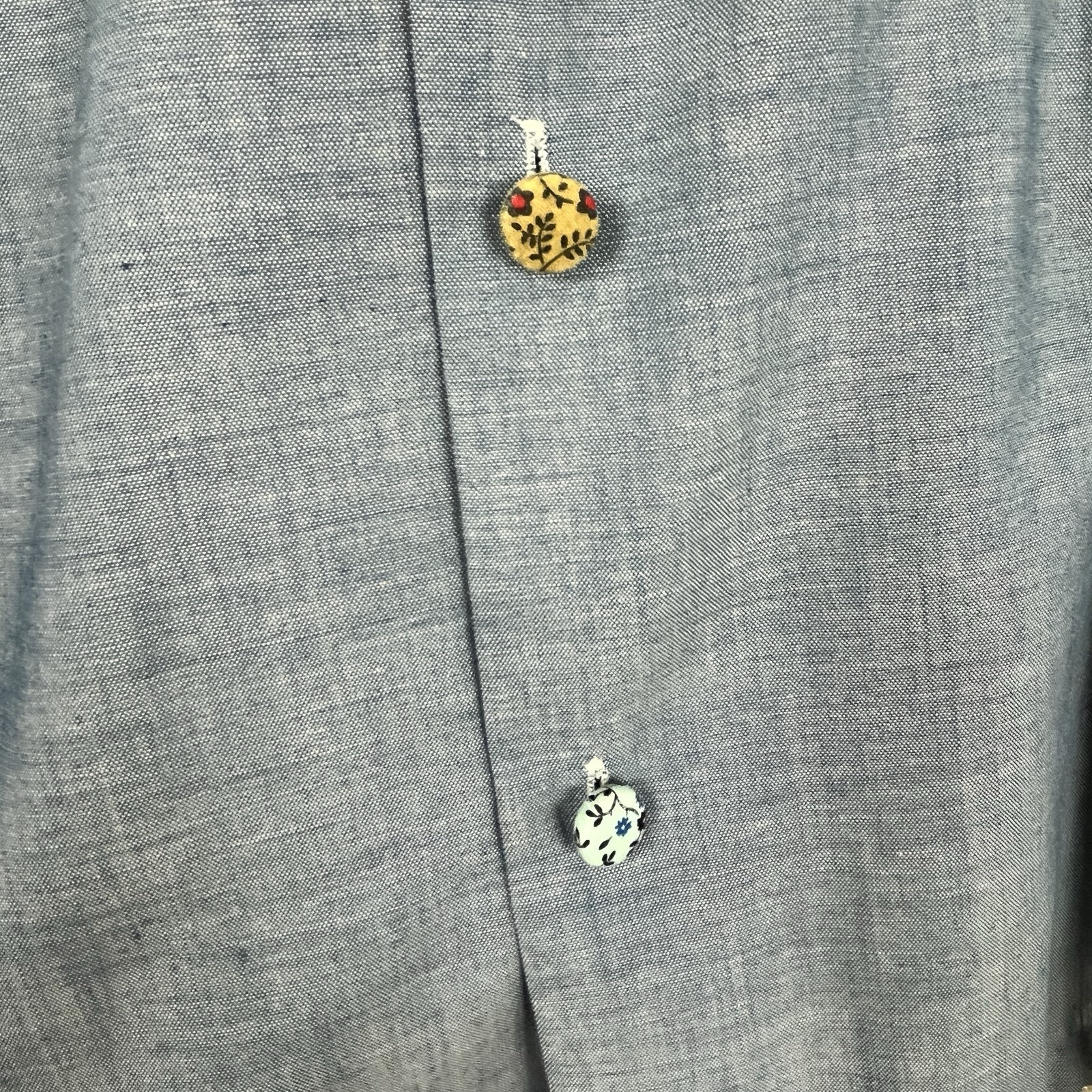 VTS 70s Flower Appliqué Chambray Shirt Embroidered 3D Flowers Grandmacore M/L?