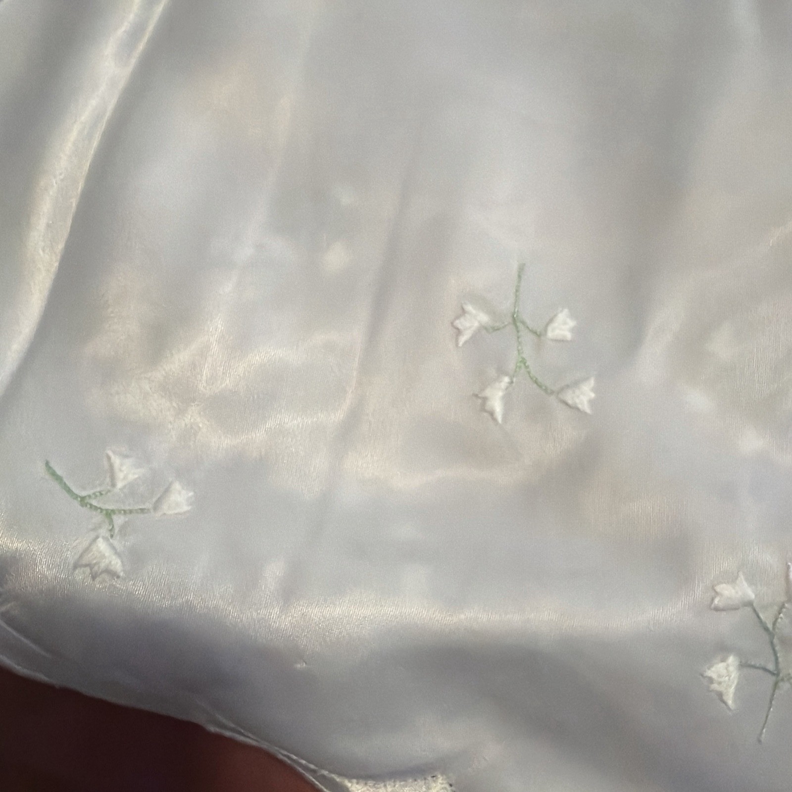 Vintage 60s Odette Barsa sz. LARGE Hand Embroidered Lily of the Valley Half Slip