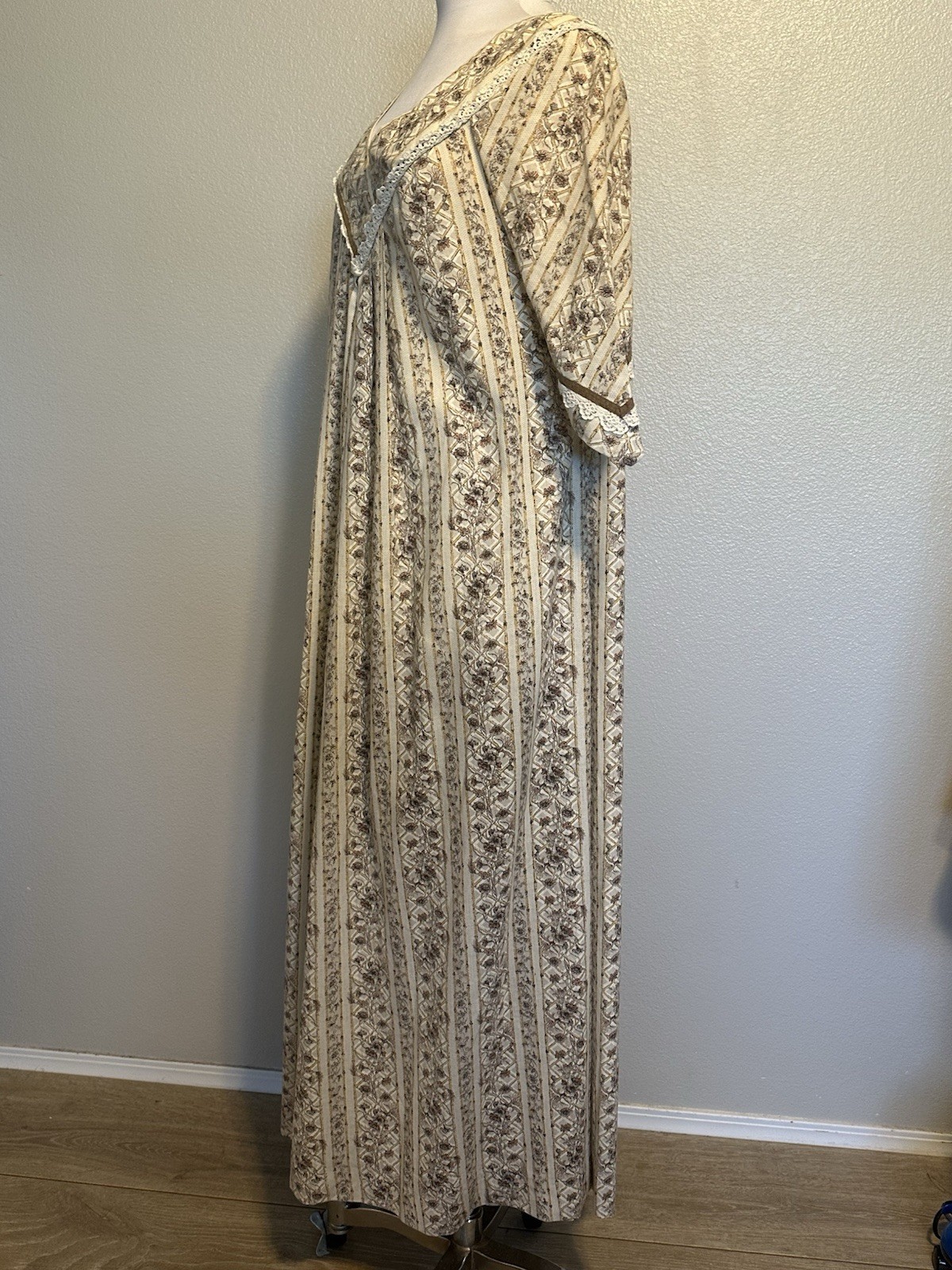VTG LIBERTY HOUSE of HAWAII Bete Coll Muumuu Maxi Dress Floral Aloha szM Pockets
