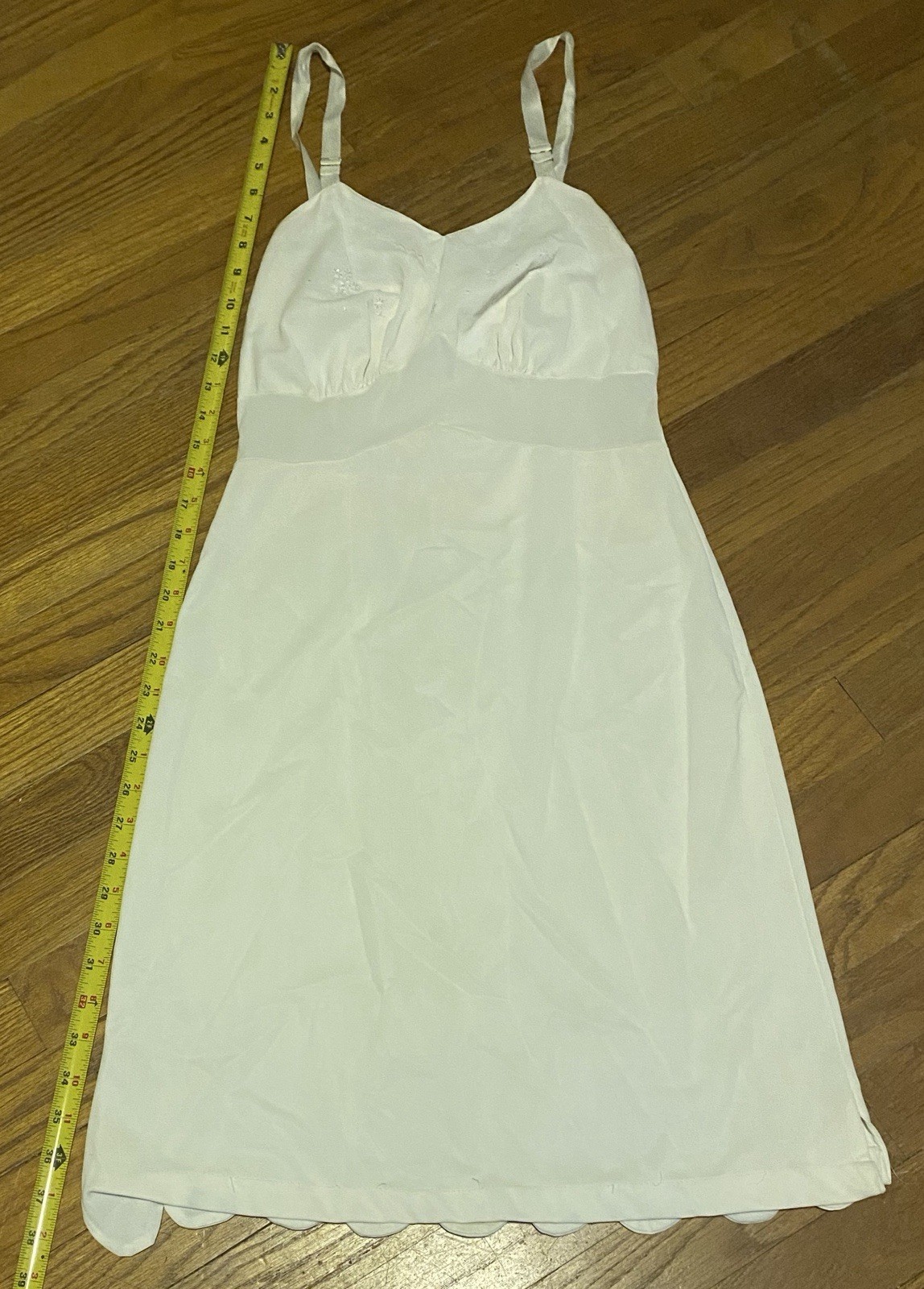 ✨Vintage Women’s Nylon Full Slip Size Small White Scalloped Hem Made In USA✨