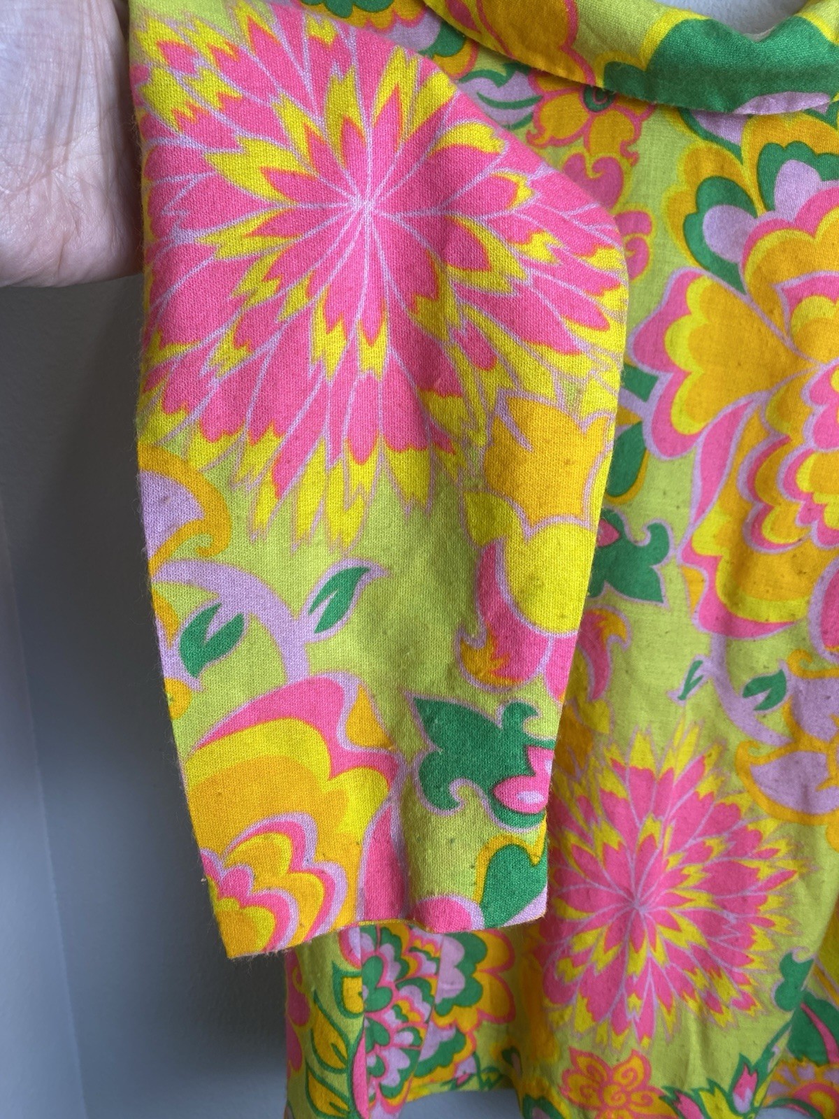 60’s VTG Mod Psychedelic Floral Cotton Lawn Mock Top QueenCasuals Boxy L? No Tag