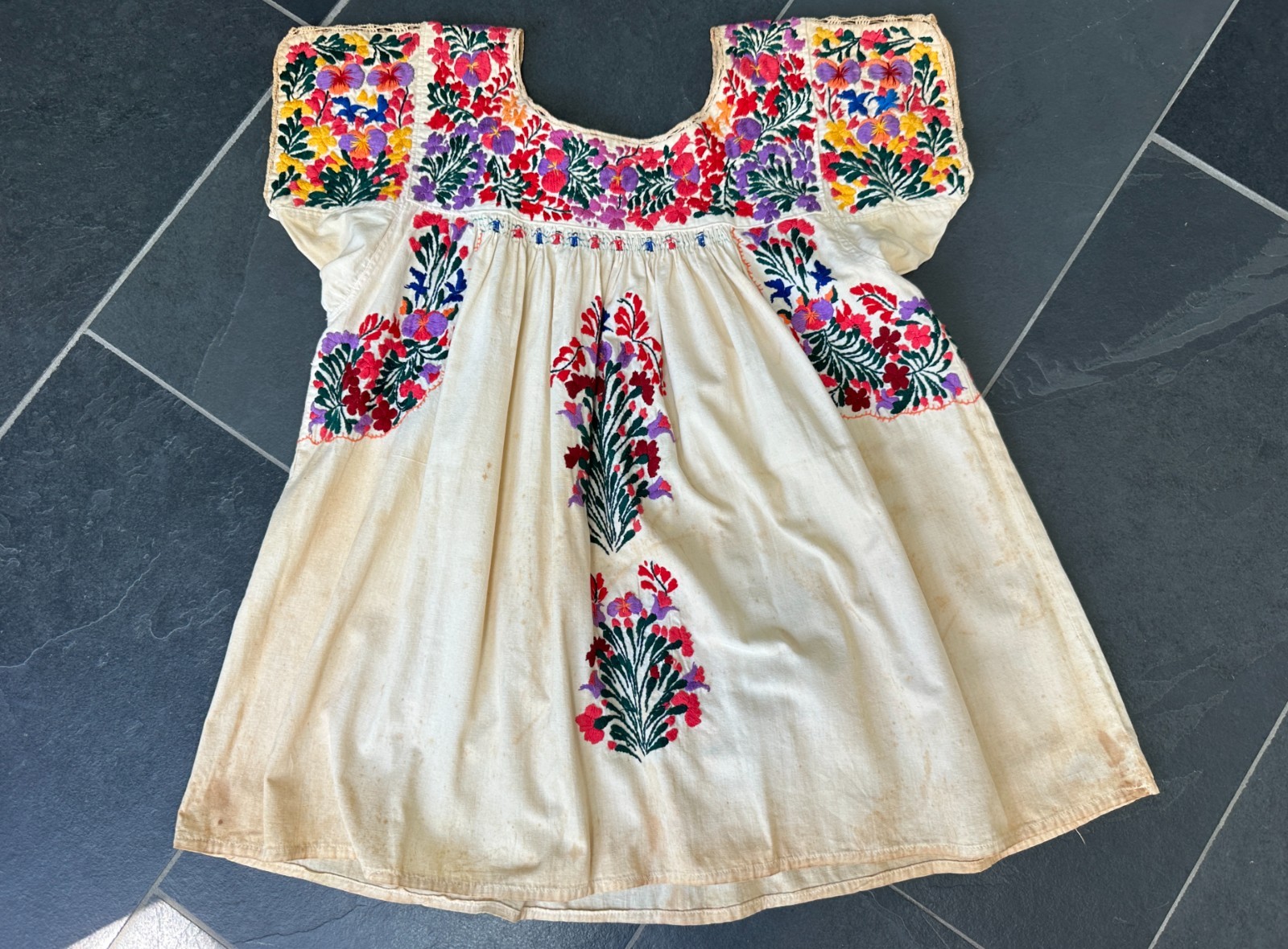 Vintage 1970s Mexican Peasant Top Hand Embroidered Figural People Wounded Bird