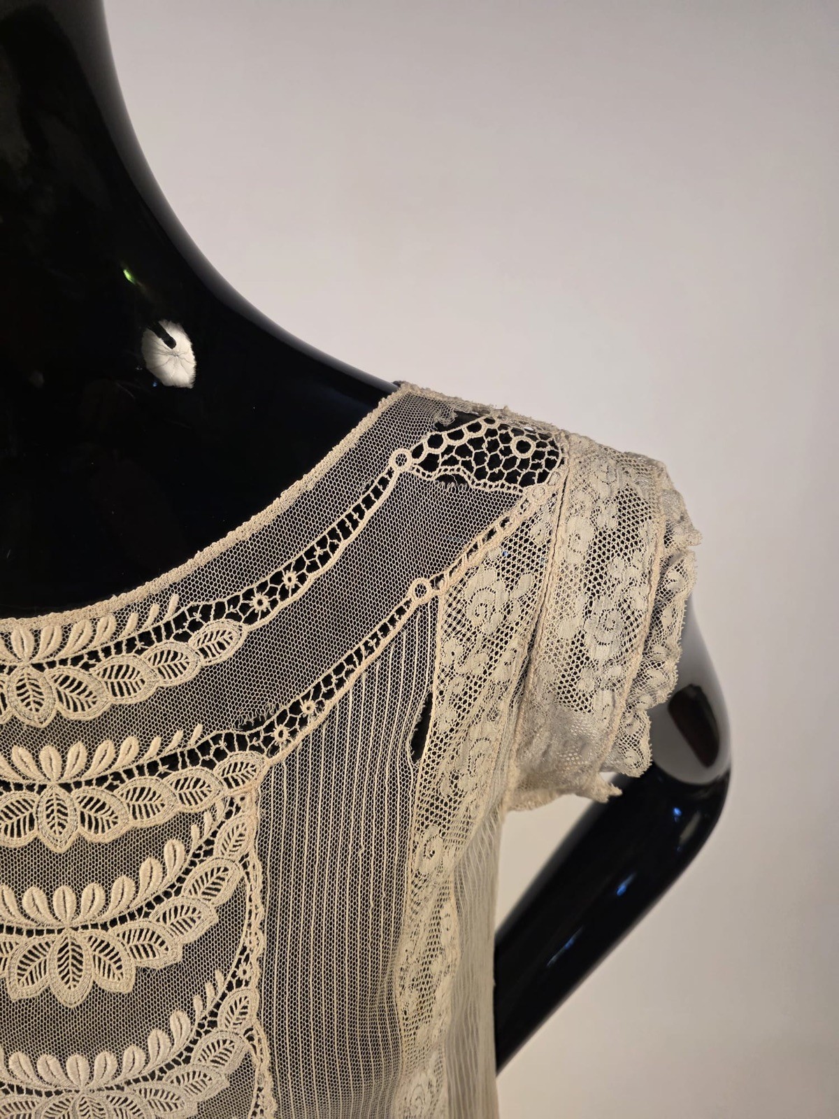 DAINTY + SWEET FLAPPER 1920’S NET + LACE INSERT TEA DRESS 