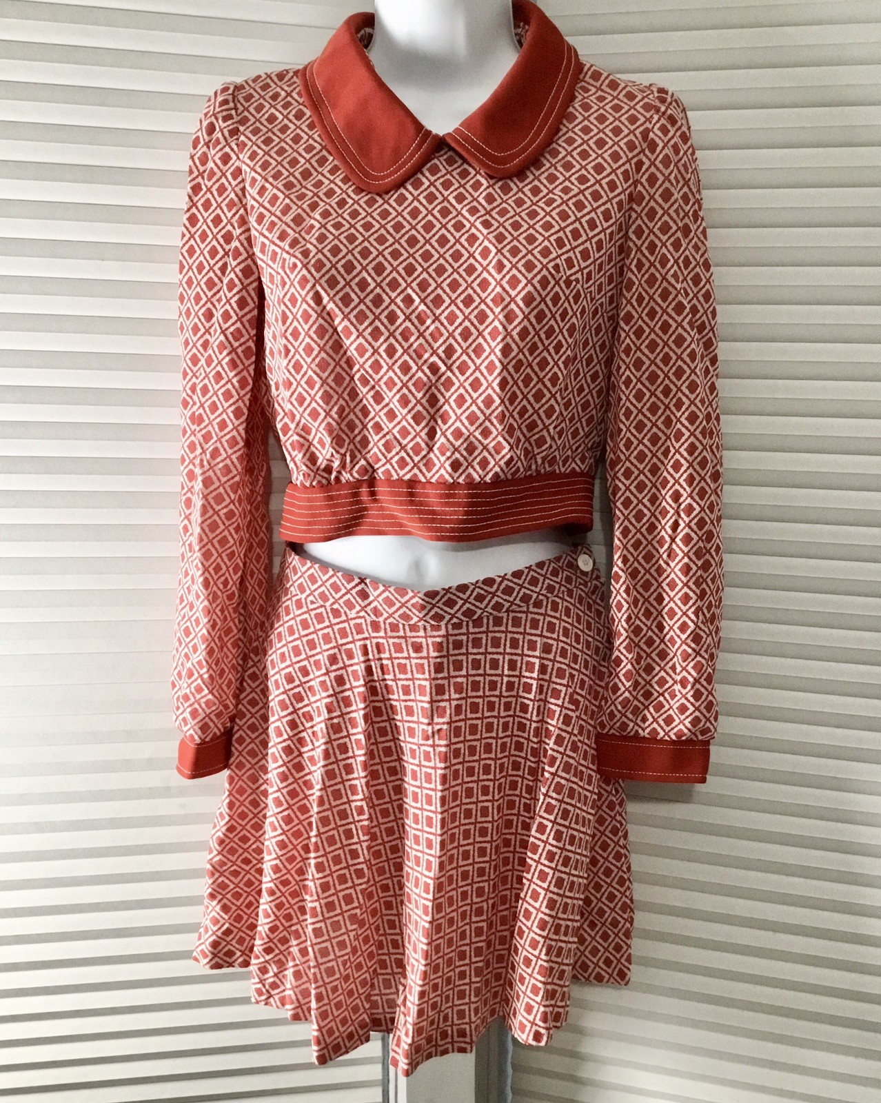 60’s-70’s💥Vicky Vaughn Crop 2pc Skirt Set Red White Geometric Mod, Sz. XS/SM