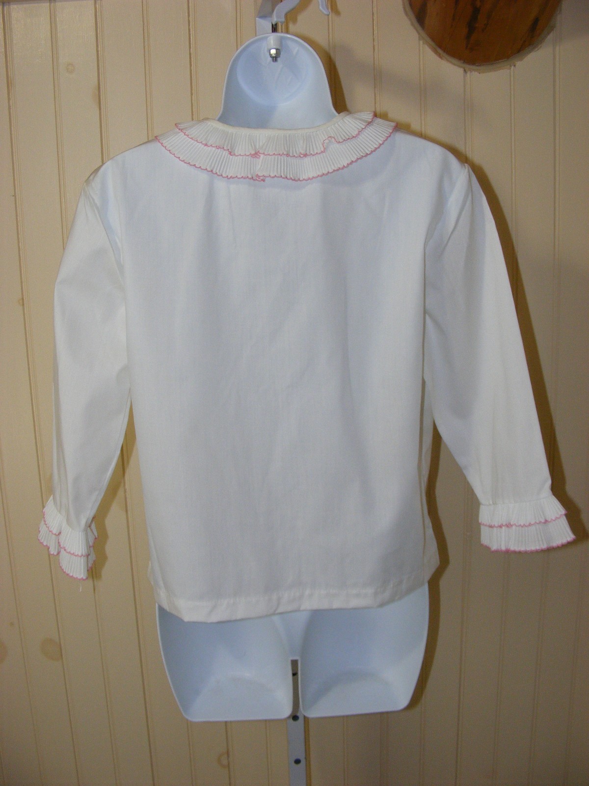 60s BLOUSE WHITE POLYCOTTON BUTTON UP SHIRT RUFFLE COLLAR 3/4 SLEEVE CROPPED S34