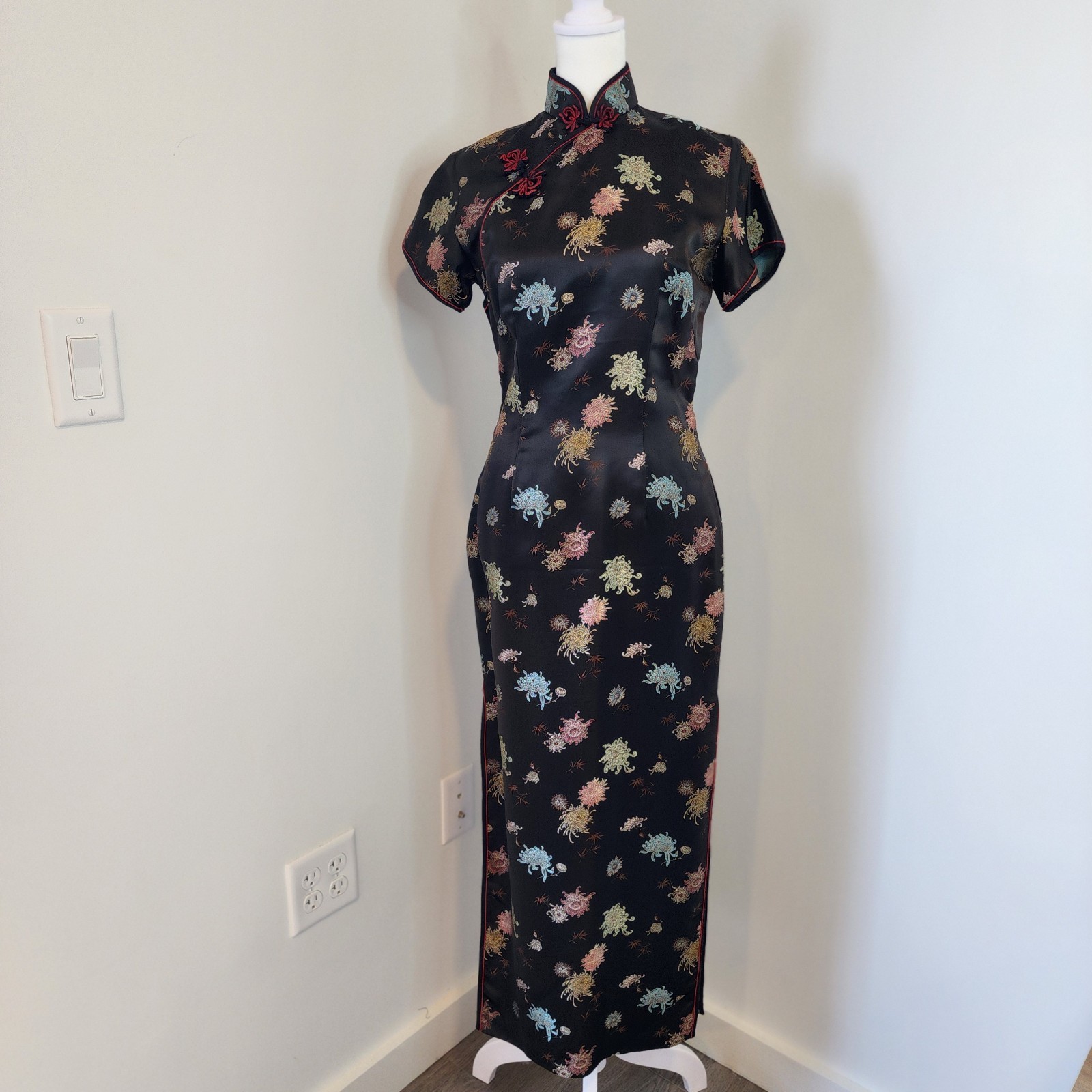 Vintage Solz Squirrel Genuine Qipao Womens Small Black with floral Satin Maxi