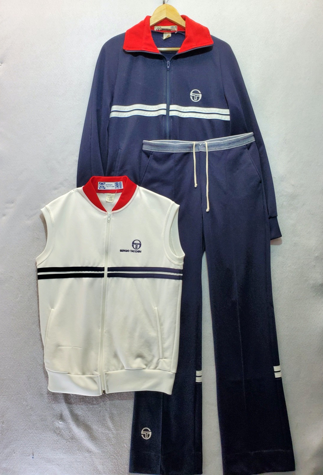 Vintage Women&rsquo;s Sergio Tacchini 3 pc Navy & White Track Suit US 36