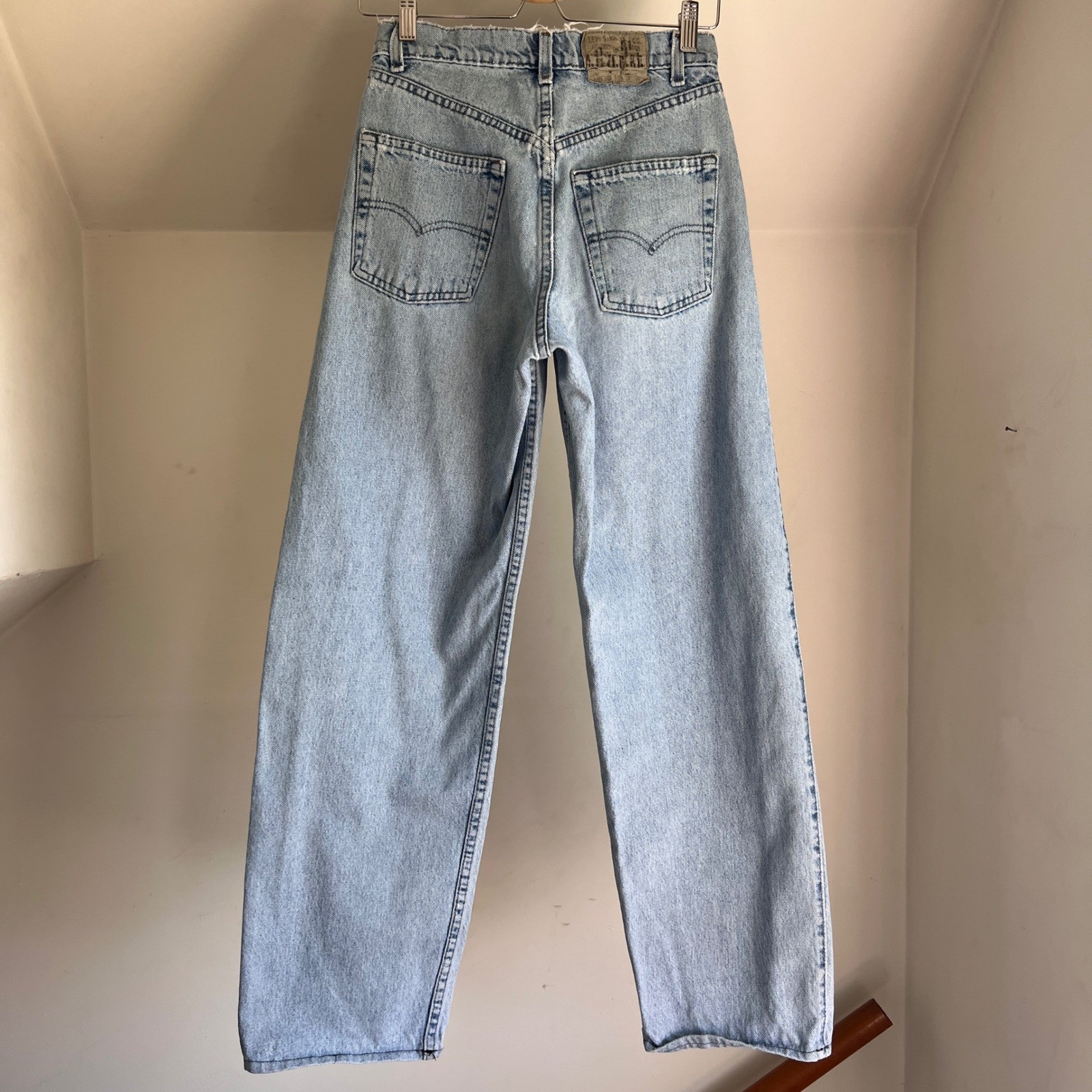Vintage Levi&rsquo;s Baggy Jeans Size 26 Light Wash Denim Wide Leg SilverTab 90s