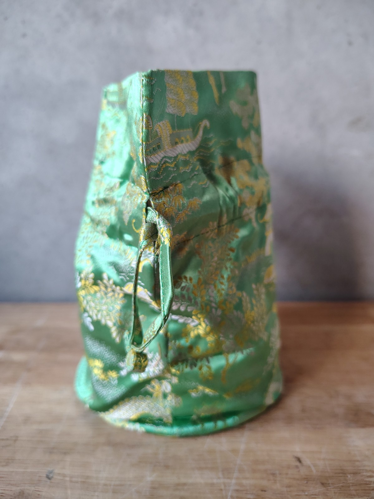 1950&rsquo;S LADIES GREEN SILK BROCADE JACKET AND MATCHING DRAWSTRING HANDBAG YOKOHAMA