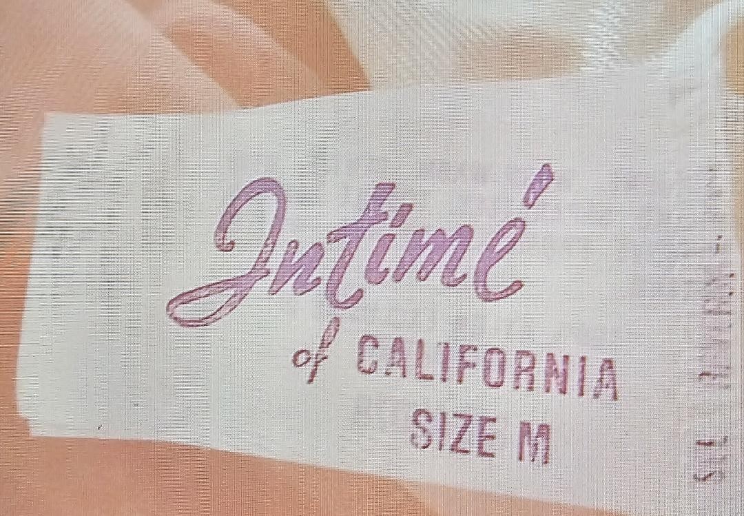 EXQUISITE VINTAGE FLUFFY INTIME RUFFLY LACE DOUBLE NYLON PEIGNOIR NIGHTGOWN MED.