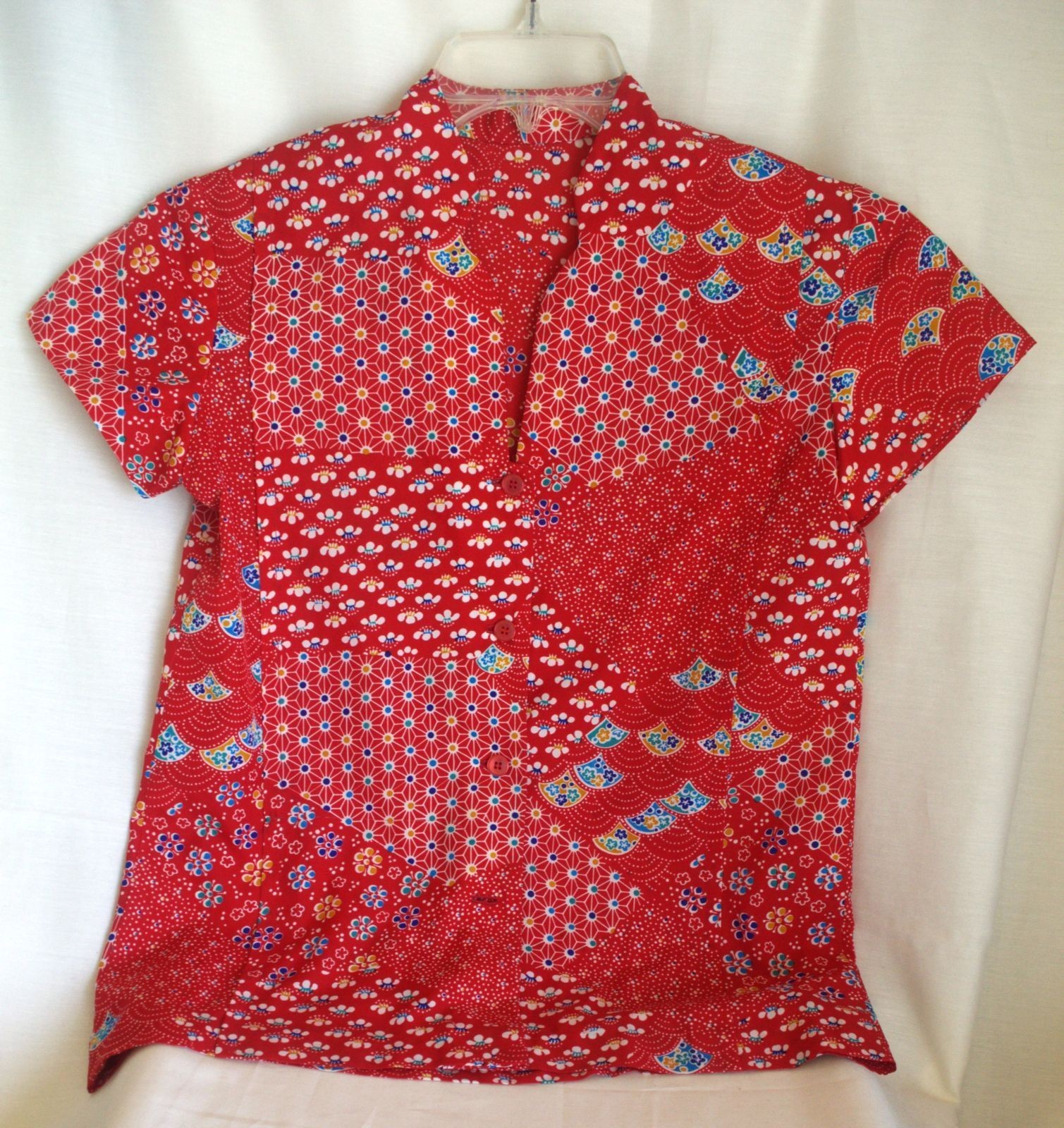 Free ship! Vintage 1960&rsquo;s women&rsquo;s red cap sleeve shirt Asian inspired polyester