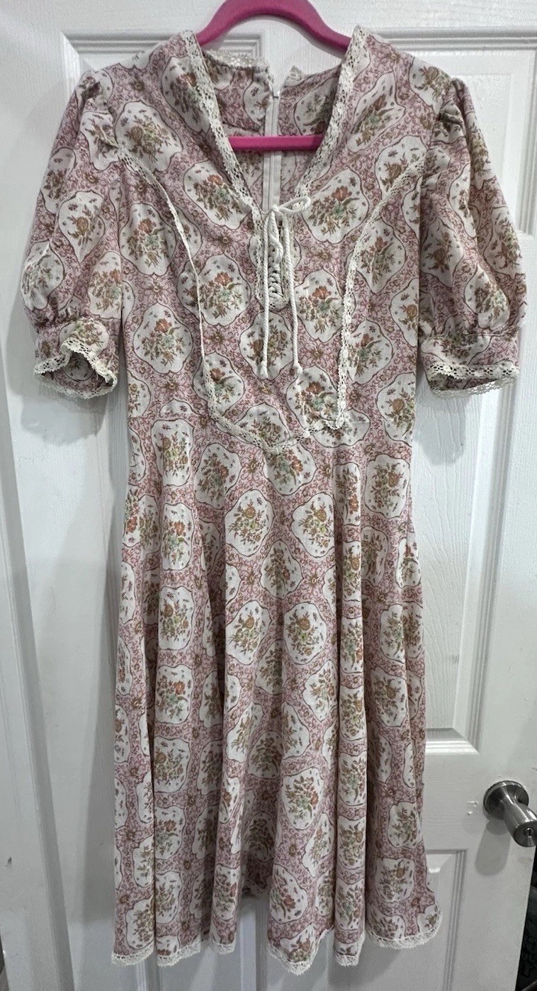 Vintage 70s Pink And White Floral Dress Home Made With Lace Trim 15.5” X 47”Long