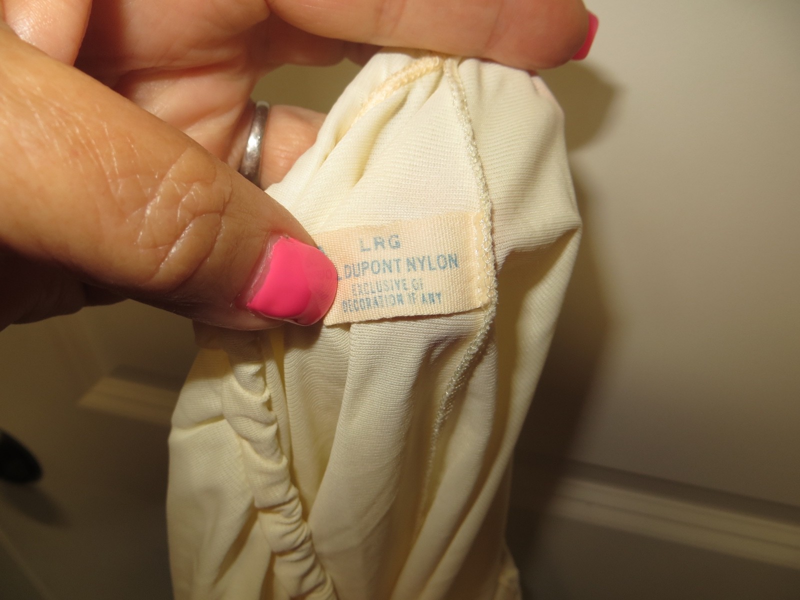 Vintage Van Roalte Half Slip – Off-White Color – Size Large – 21 1/2&Prime; Long
