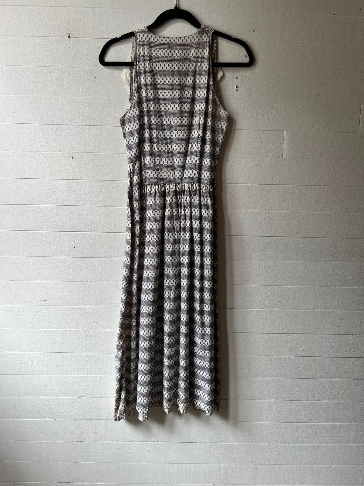 Vintage 1940s Dress with Arrow Details and Buttons 35x28x46 AR FL