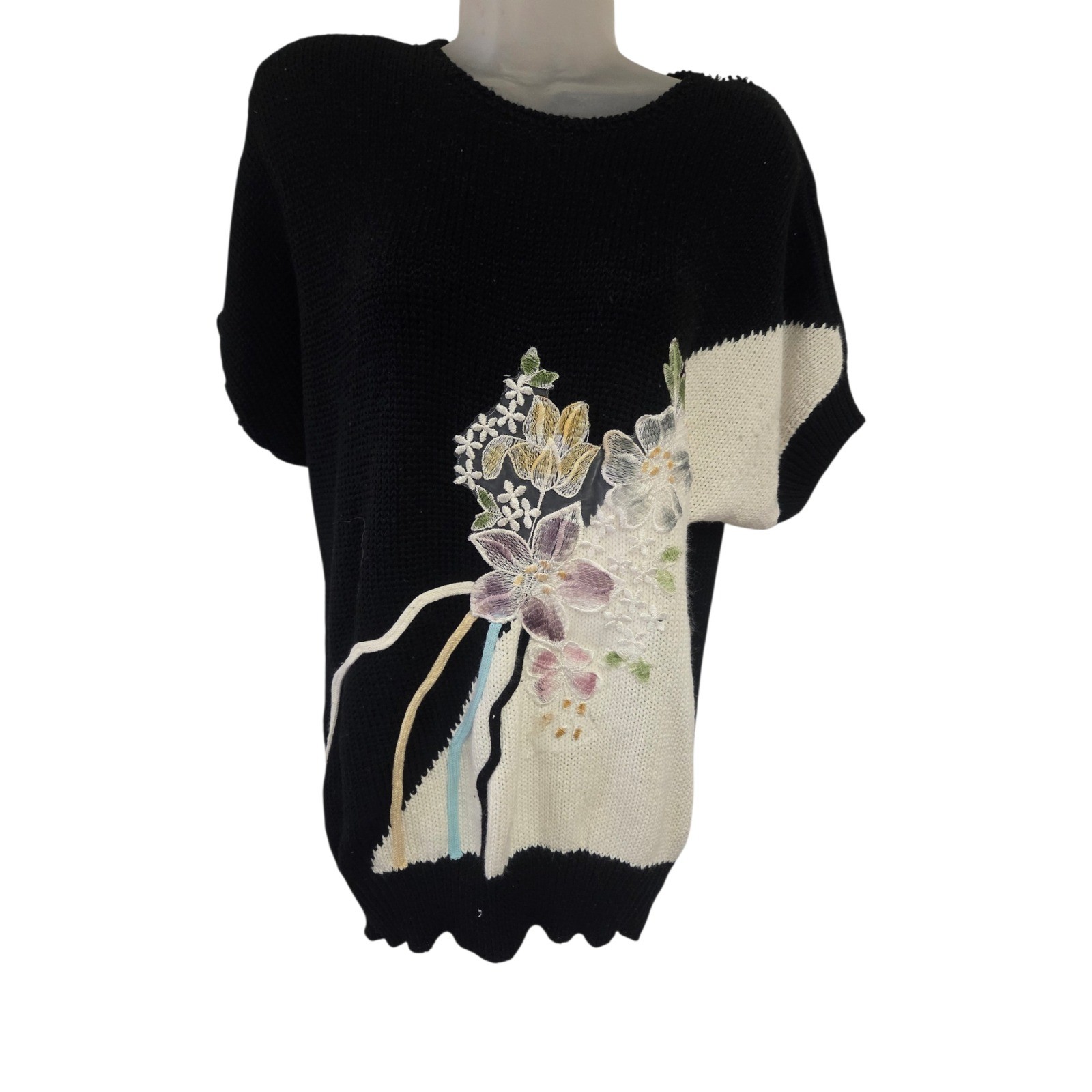 Vintage 90s Rochelle California Floral Embroidered Knit Sweater Black Womens