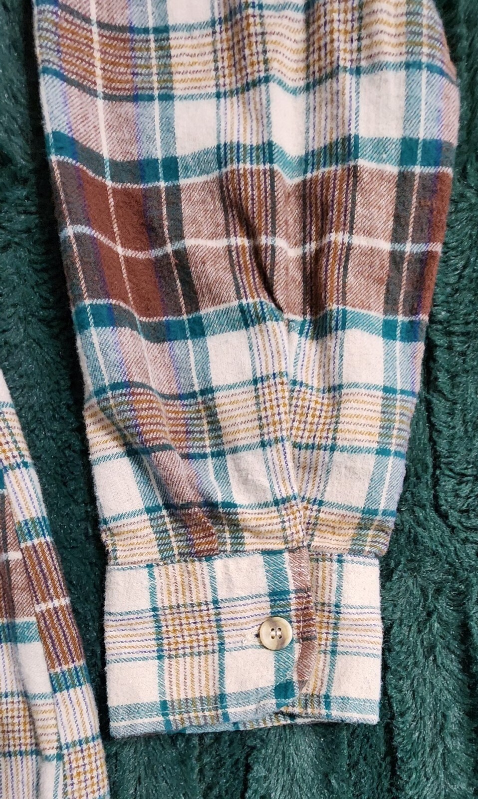Vintage Woolrich Ladies 9/10 LS Green Brown Plaid Button Up Flannel Shirt