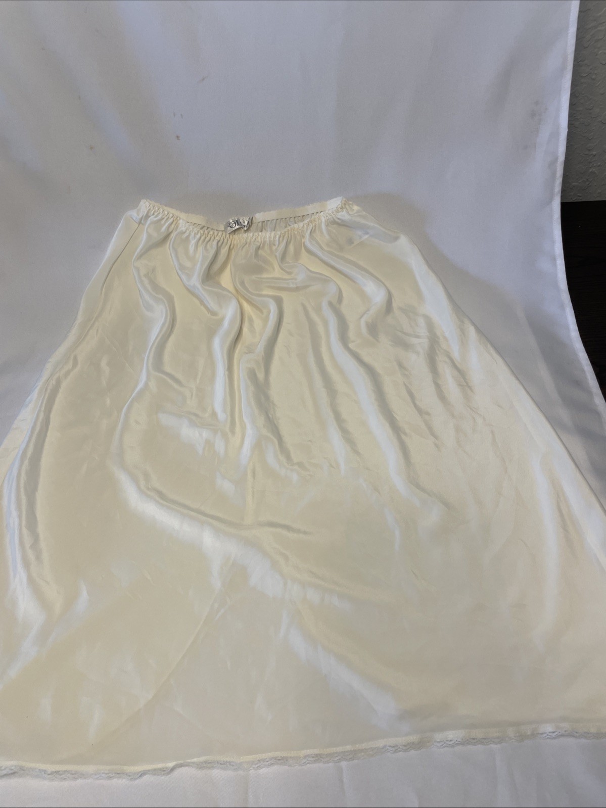 Vintage Olga Secret Hug Half Slip L Ivory White Elastic Lace USA Made