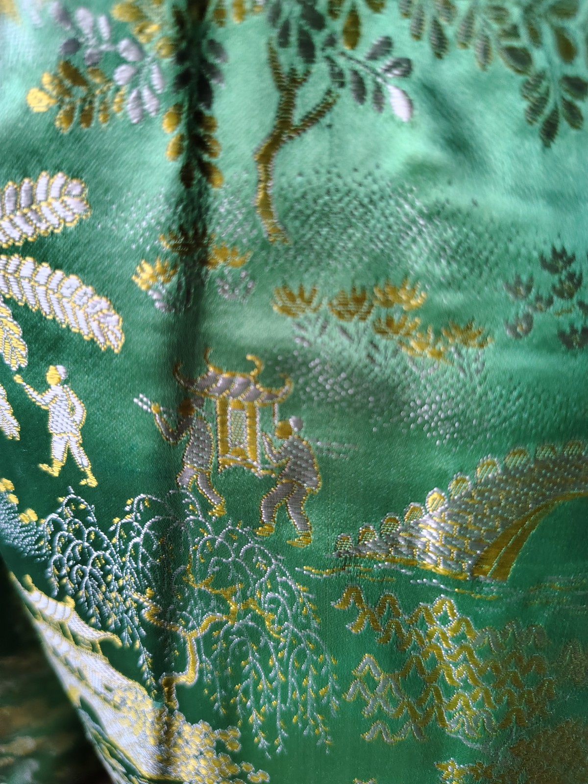 1950&rsquo;S LADIES GREEN SILK BROCADE JACKET AND MATCHING DRAWSTRING HANDBAG YOKOHAMA