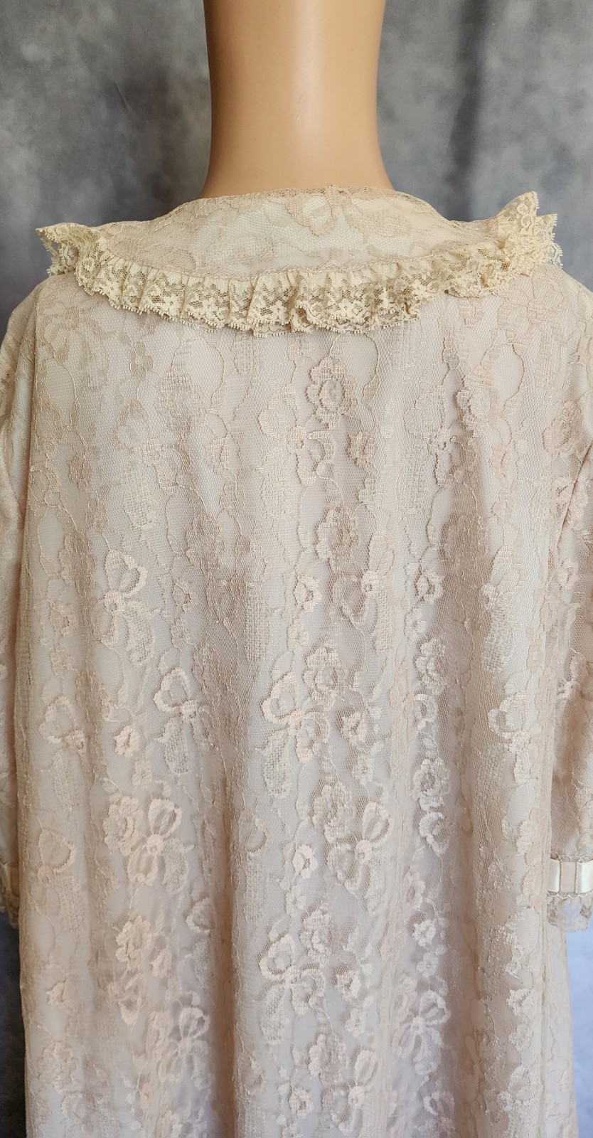 Vintage 1950s BY ODETTE BARSA for Lord & Taylor Dressing Gown Lace Fully Lined