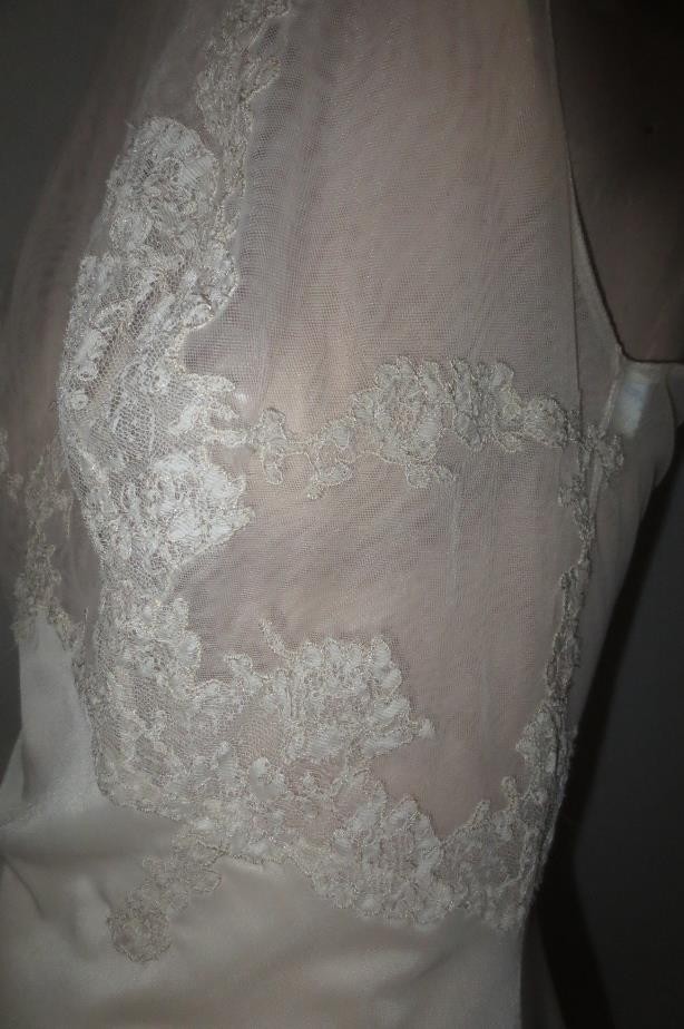 Vtg Nude Full Length Nightgown Vanity Fair Lace Applique Bodice Romantic Size 36