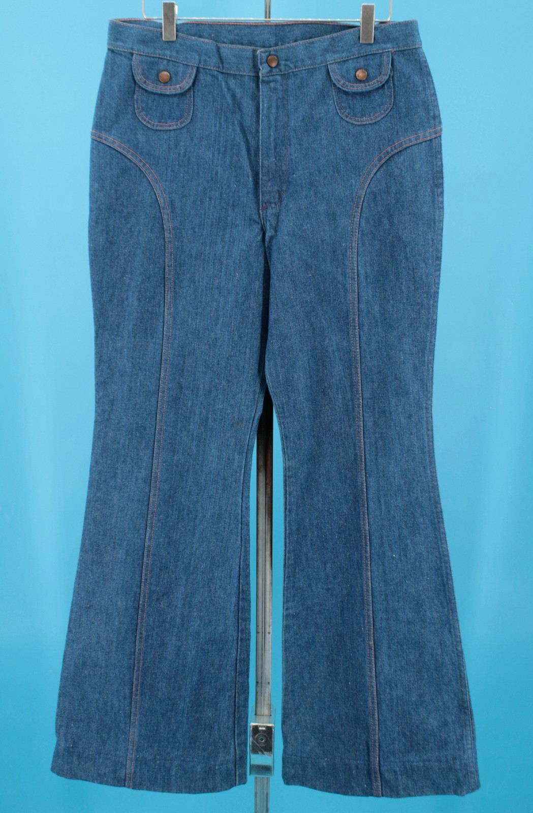 VTG Women&rsquo;s 70s Wrangler Denim Bell Bottom Jeans W/ Saddle Back Seams Sz 33&Prime;