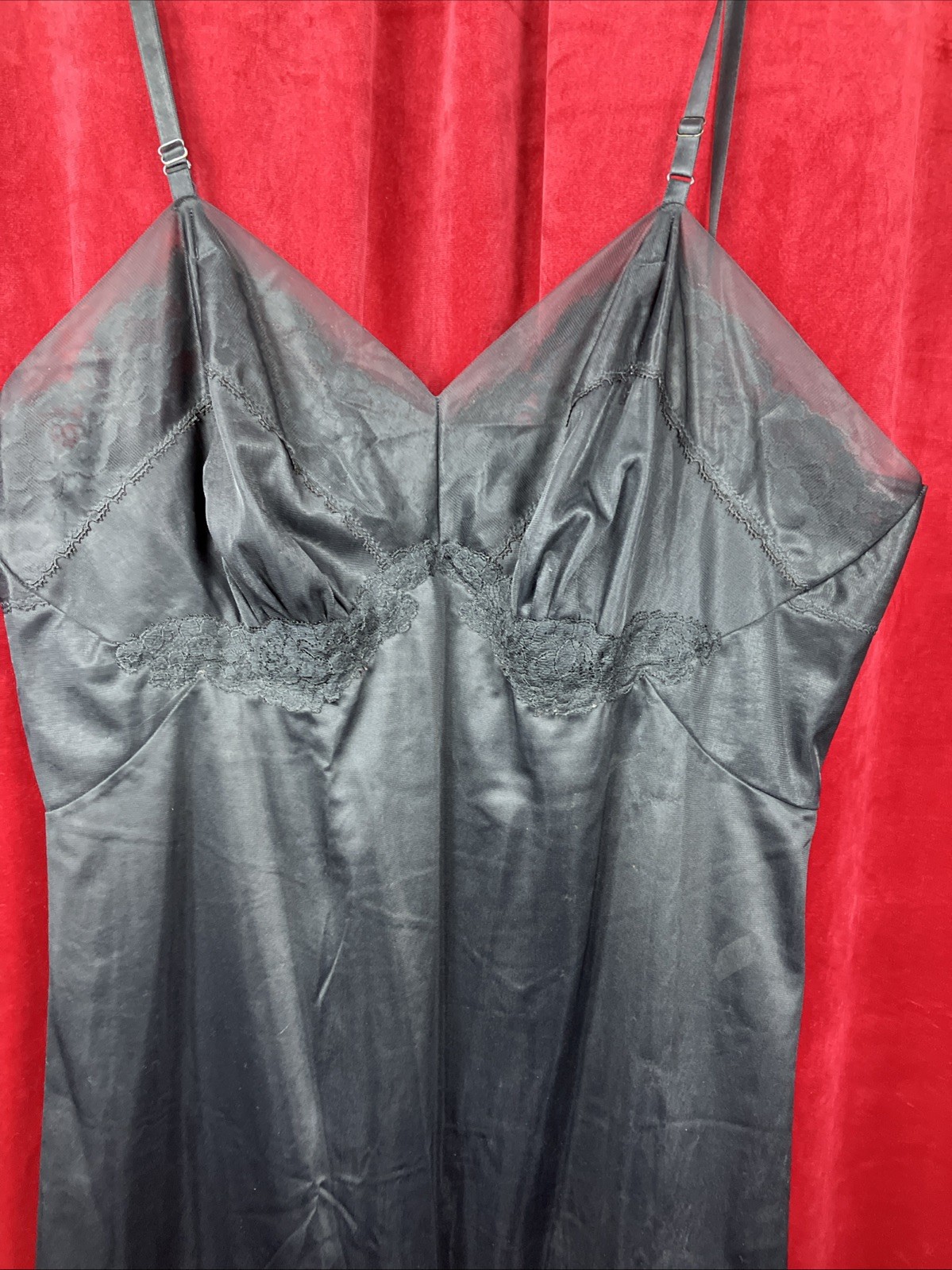 38 Vanity fair lace slip no shadow panel Sissy Vintage Nylon Black