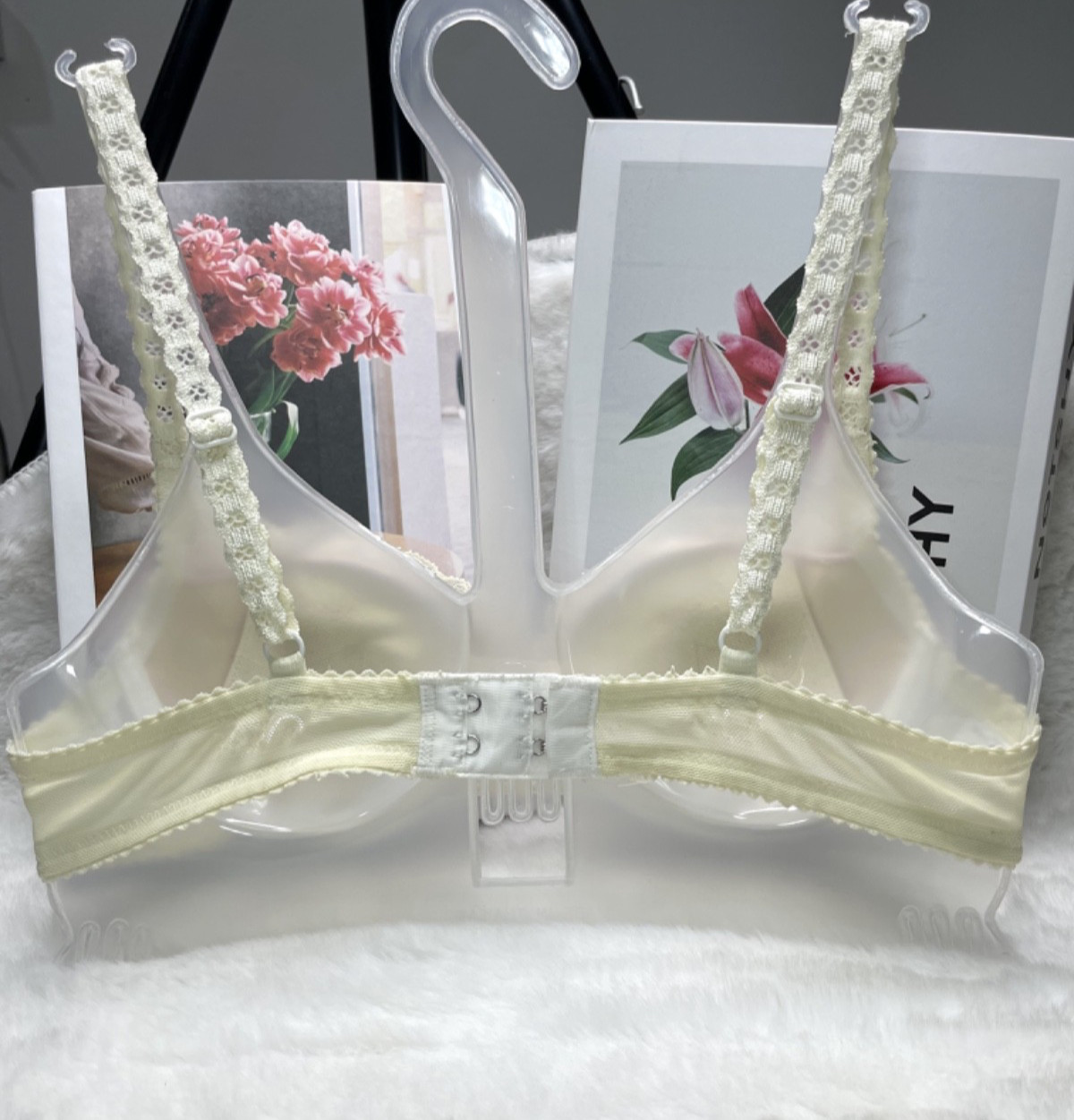 VTG WACOAL Pink Lightly Lined Soft Cup 30B Nylon Lace Underwire Bra Back Closure