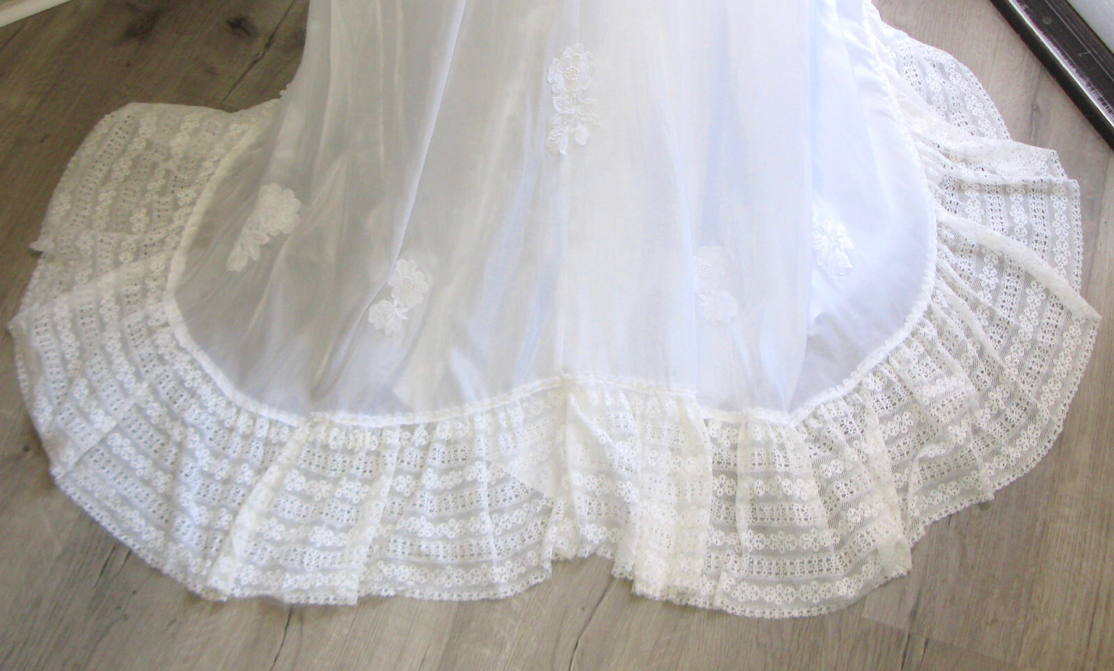 Vintage 1973 Prof.-Made Prairie-Style Lace & Chiffon Wedding Dress w/Train, S