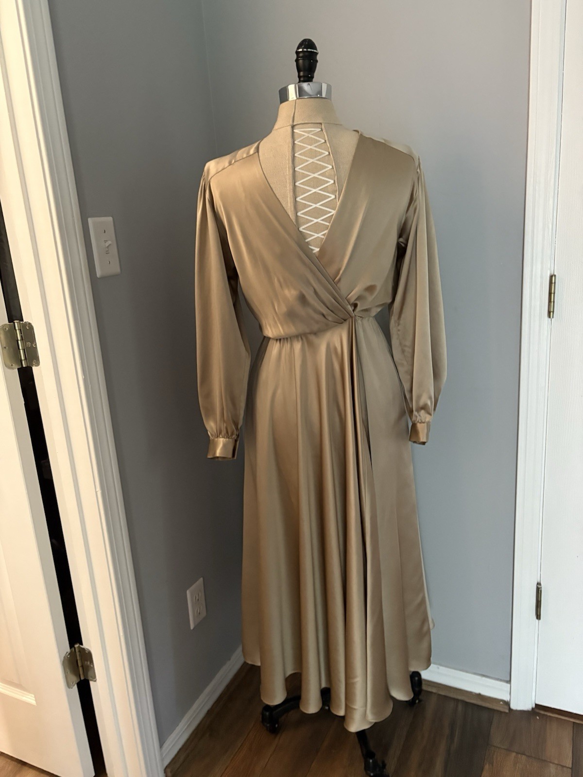 Vintage 80s 1940s Dynasty Maxi Gown Pale Gold Silk Film Noir Glam Ballon Sleeves