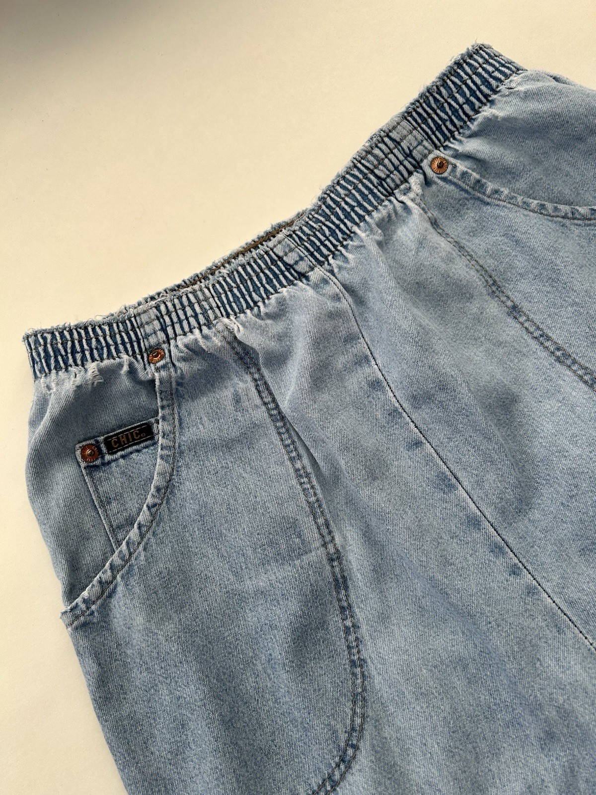 Vintage 90s Chic Distressed High Rise Mom Jeans Denim Womens 8 Light Wash Pants