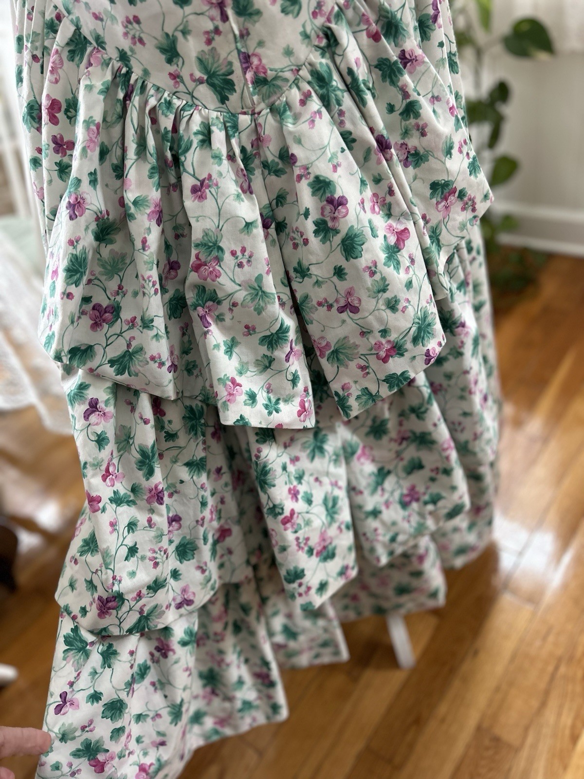 Victorian Prairie Dress Puff Sleeve Bustle Back Ruffles Violet Violets M/L