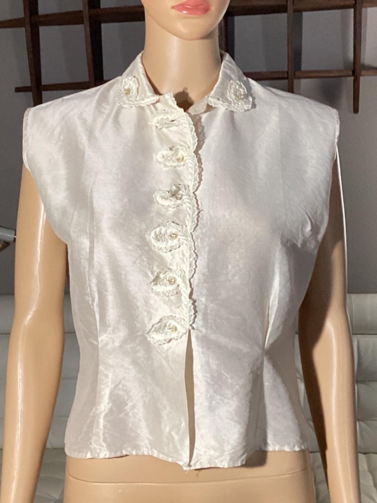 Vintage 50&rsquo;s Pearly White Acetate Sleeveless Top Blouse Rhinestones Lace Pin Up