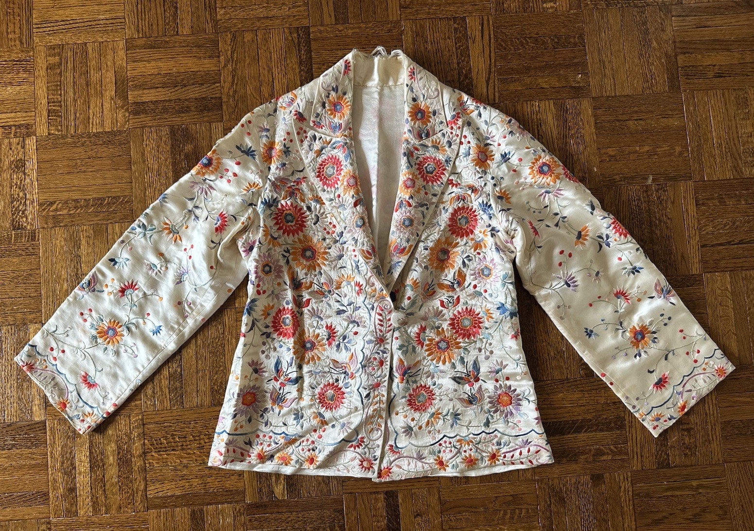 1920s 30s Silk Embroidered Export Piano Shawl Jacket Moth Floral Peking Knot VTG