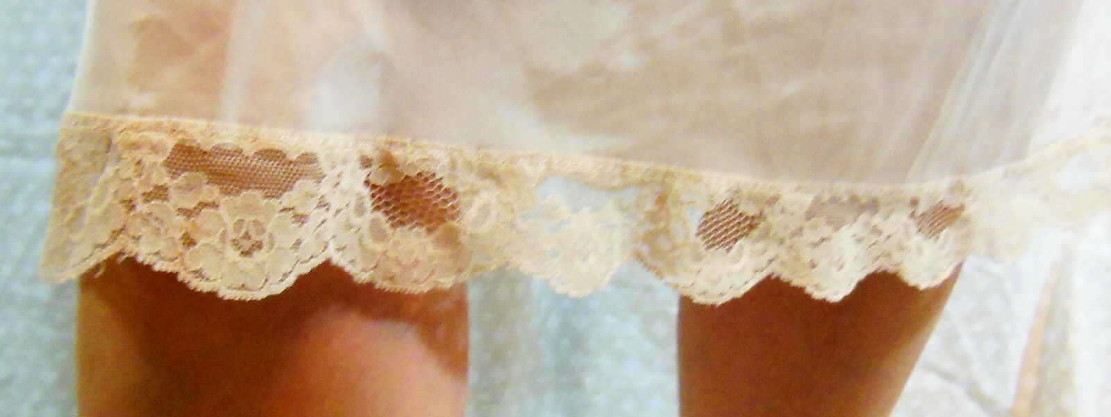 SARAH SMITH BEIGE STRETCH LACE SLIPPERY CREPE LIKE FULL SLIP 40 42 44 46 VGVC
