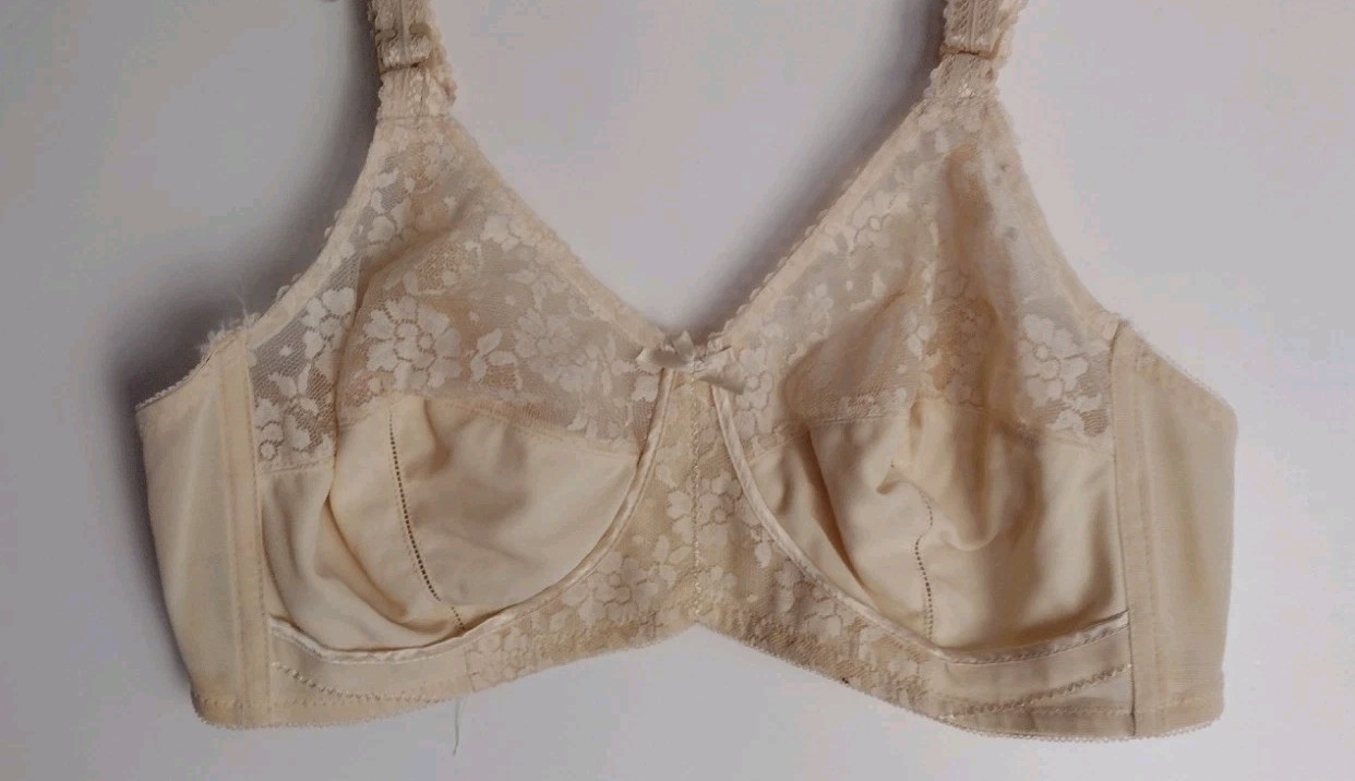 VINTAGE CARNIVAL 40C BEIGE WIRELESS FULL COVERAGE FLORAL LACE 065 GIVE N TAKE…