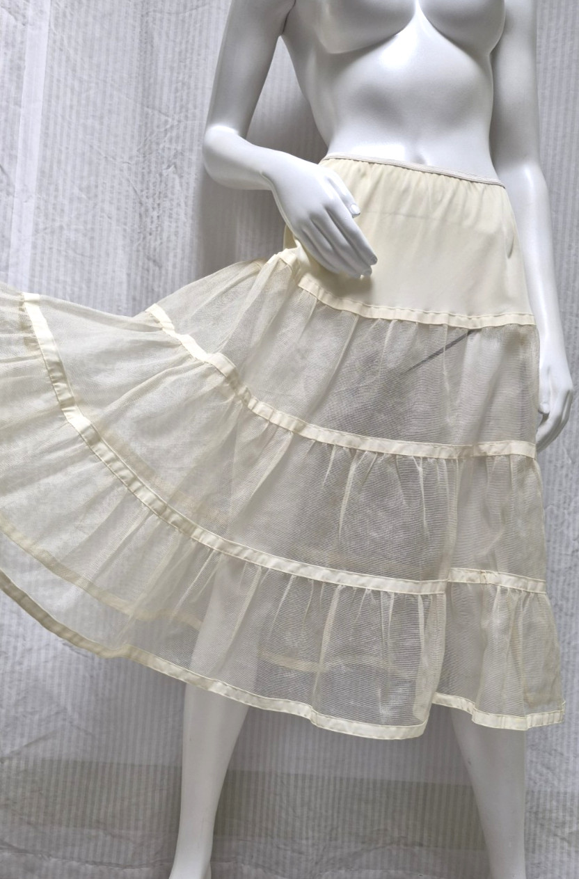 Vintage 1950s Colony Club Ivory Tiered Tulle Petticoat Crinoline Netting – S