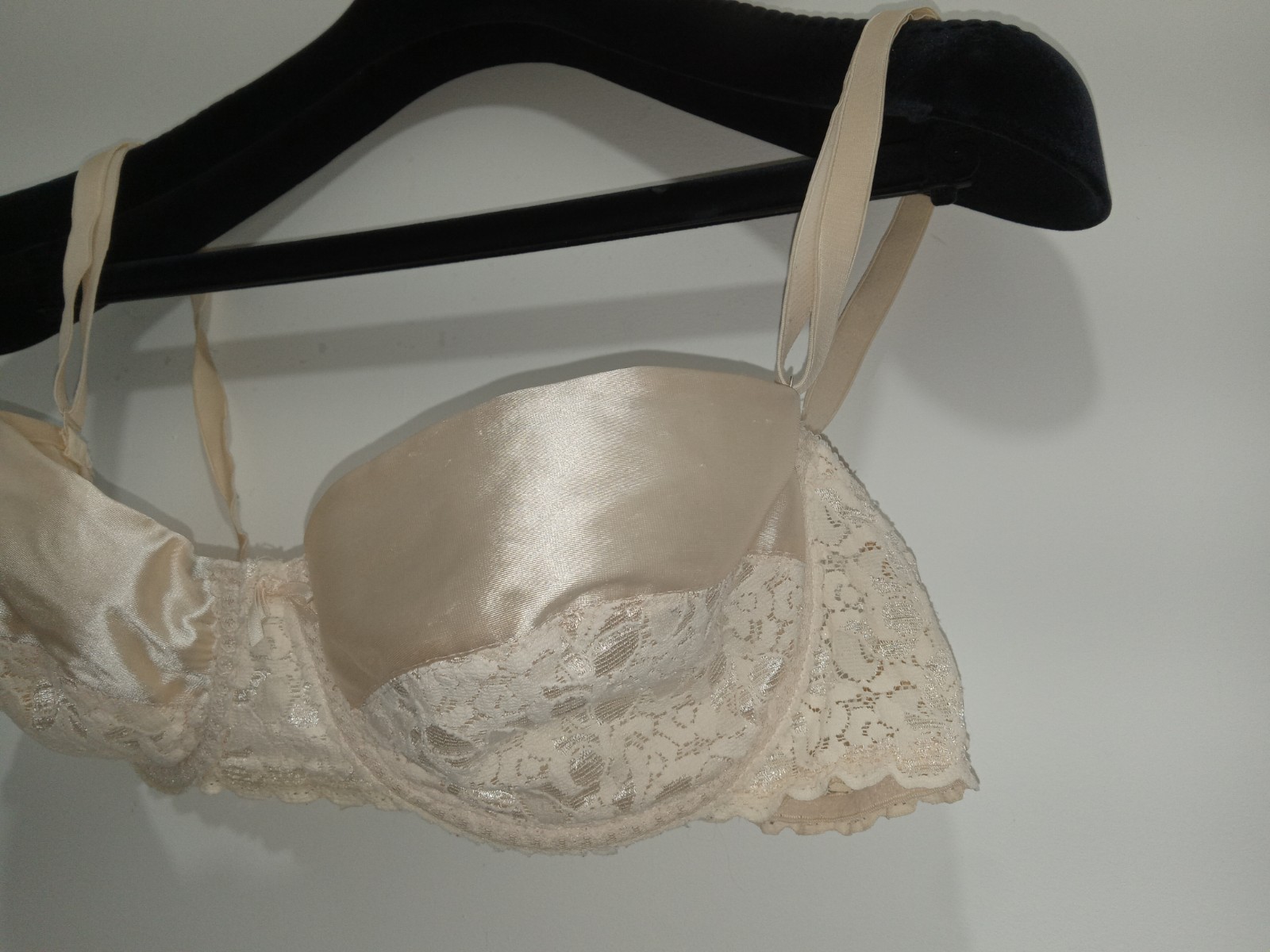 Vtg Maidenform 8322 Rendezvous Lined Bra Satin & Lace 38B Wired USA Convertible
