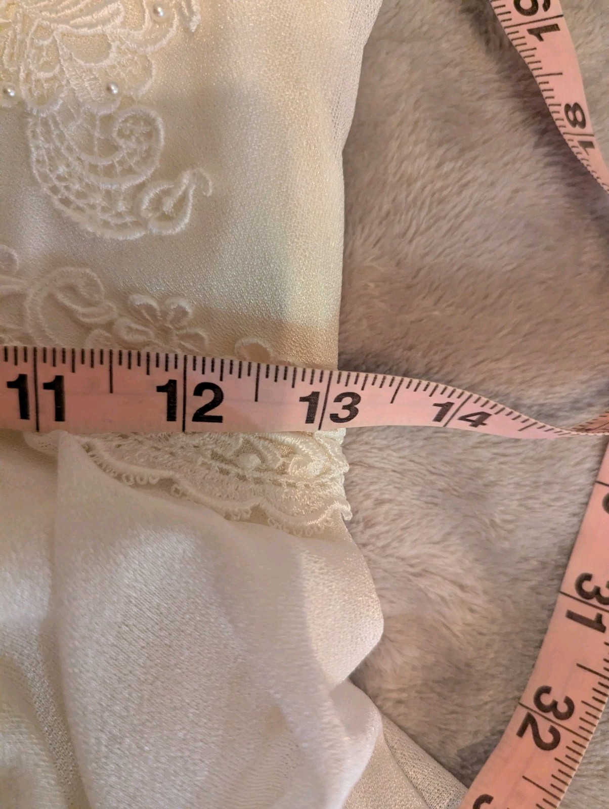 Vintage 1970s Unbranded Off White Wedding Dress Lace Applique Pearl Long Sleeve