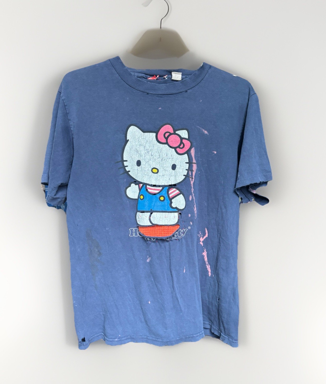 VTG 1996 Thrashed Rare HELLO KITTY Tee.single Stitch.m/L. Made USA.unisex