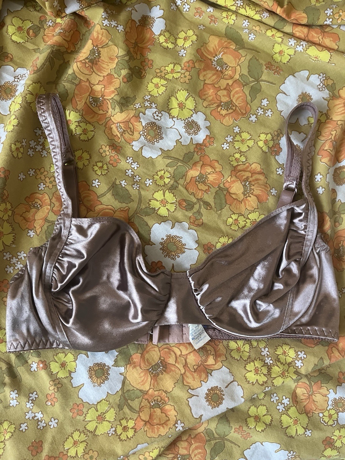Vintage Olga Second Skin Tailored Body satin Stretch Bra Taupe 36B Style 33015