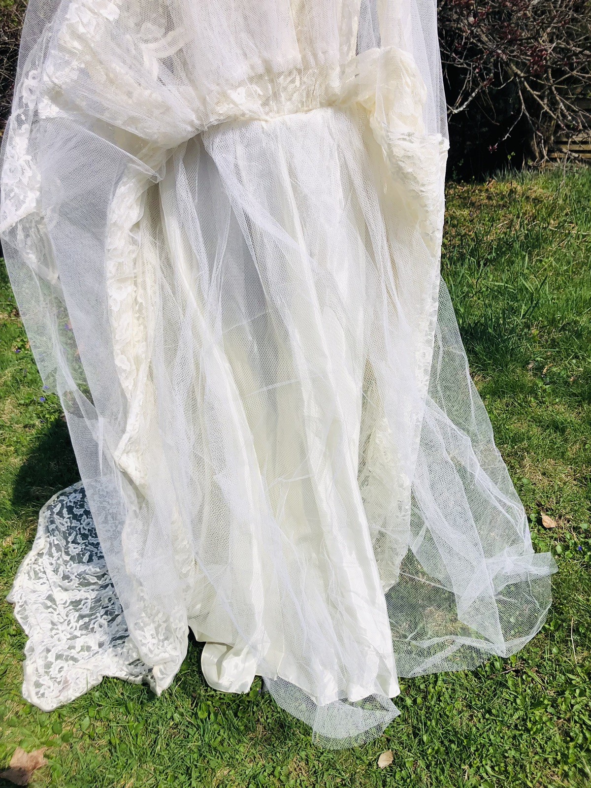 Vintage 1950’s Lace And Tulle Crème Puff Wedding Gown Dress 34-26-60