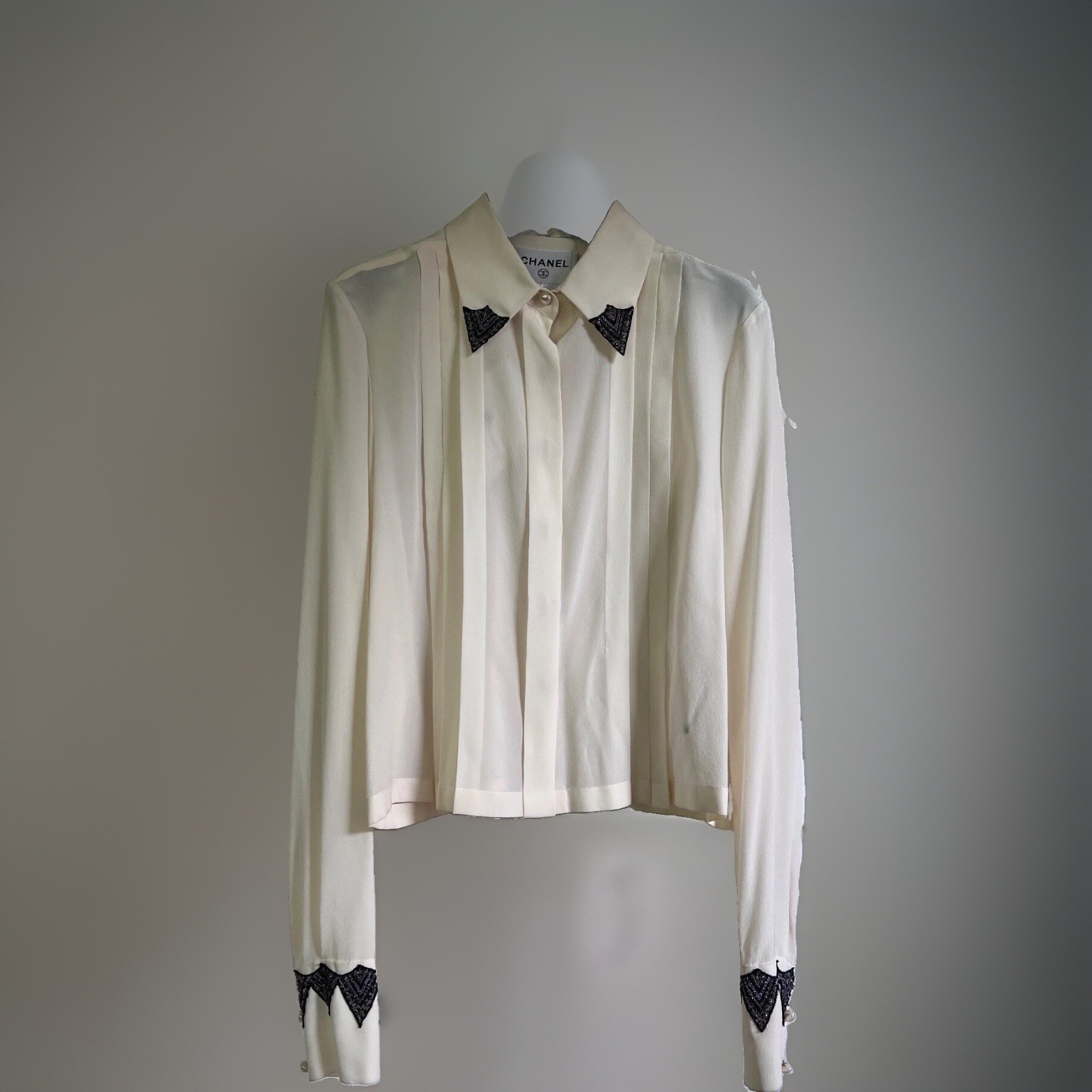 CHANEL 02P VINTAGE CREME SILK BLOUSE BLACK BEADED TRIM PEARL BUTTONS FR42 US10
