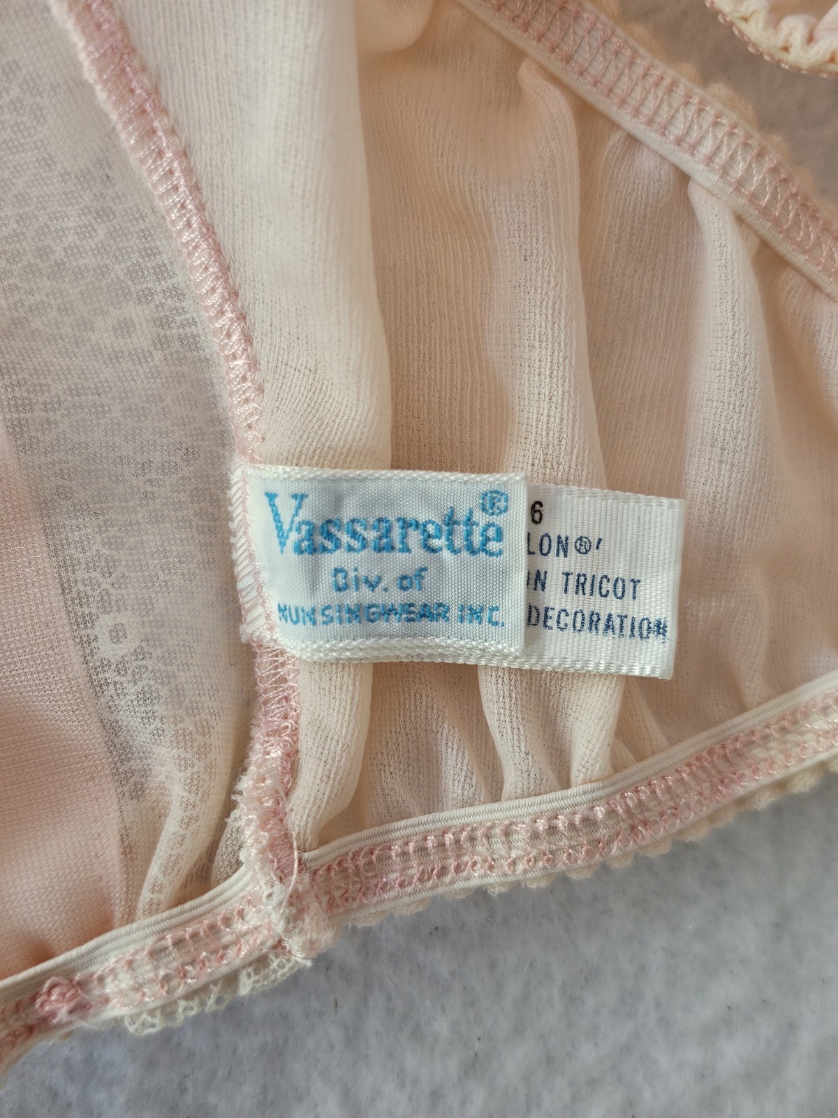 Vassarette Sheer Nylon Bikini Panties Peach Lace Front Size 6 USA