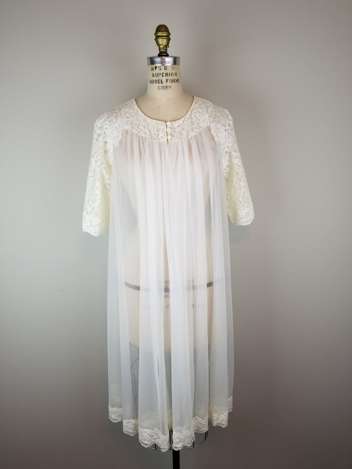 Vintage 1950&rsquo;s Pale Cream Lace Trimmed Sheer Peignoir by Shadowline ~ Ladies Sm