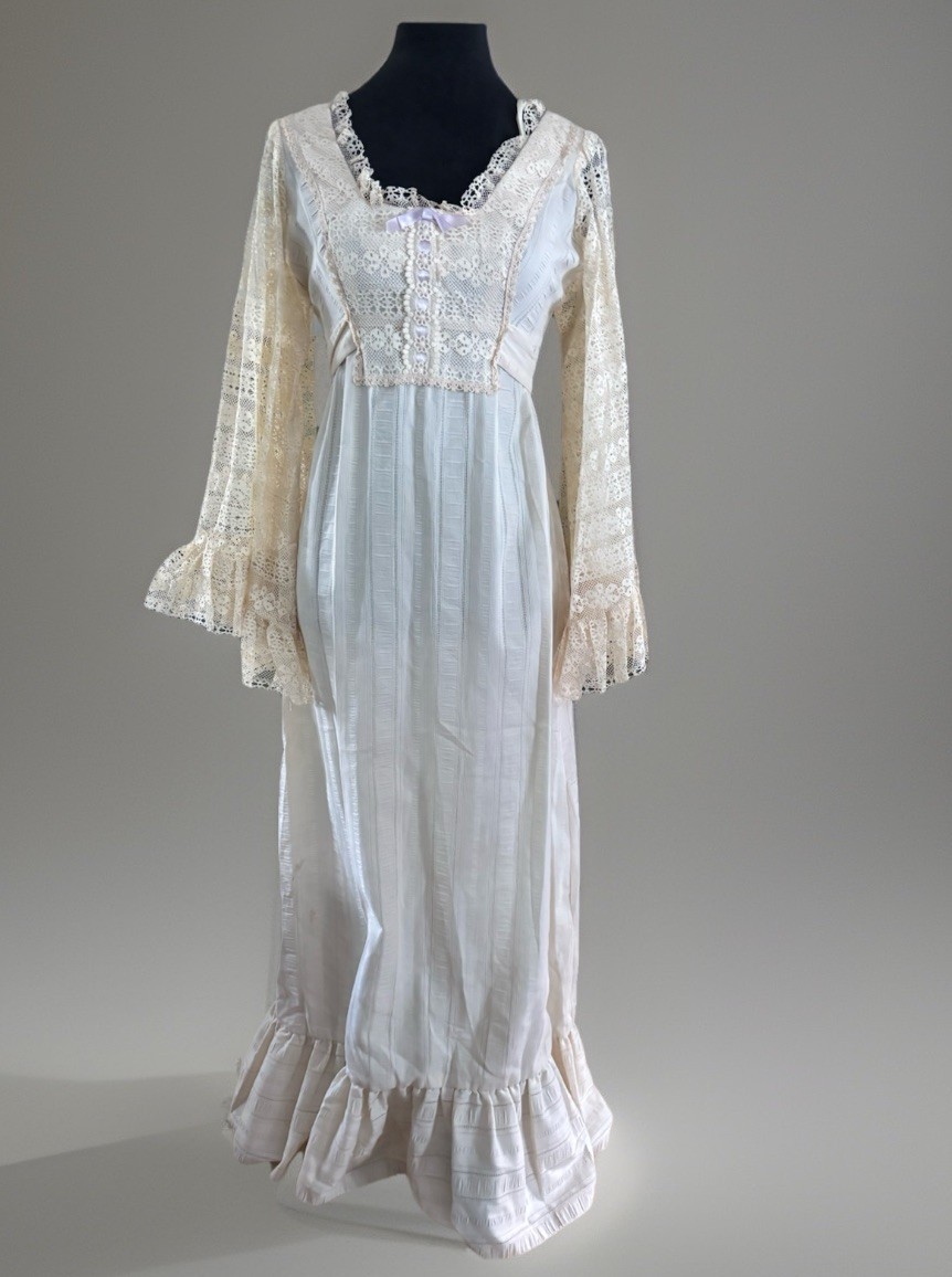 VTG 70s Hippy BOHO Prairie Bell Lace Sleeve Long Dress..XS 28” Chest.INSANE