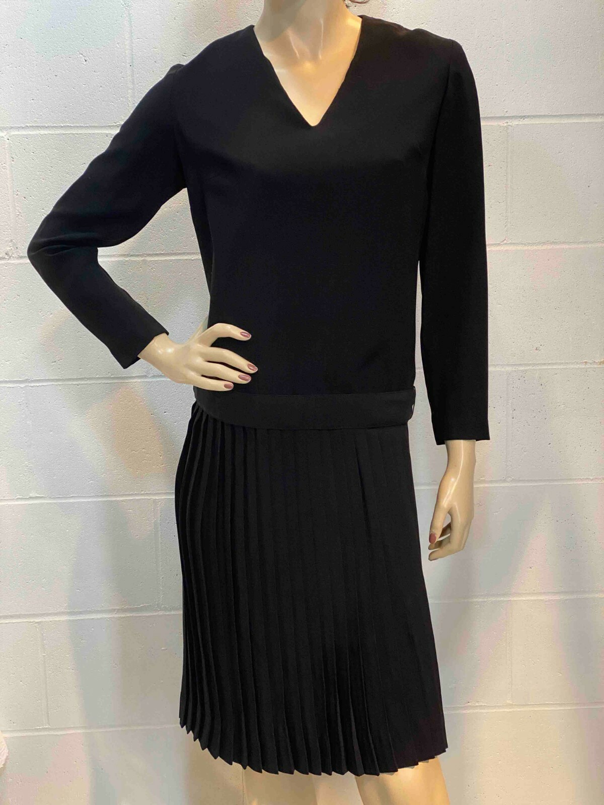 Sz M Vtg 60s Dress Drop Waist Belted Pleated Skirt Black Rayon V-Neck Sa&rsquo;Bett CA