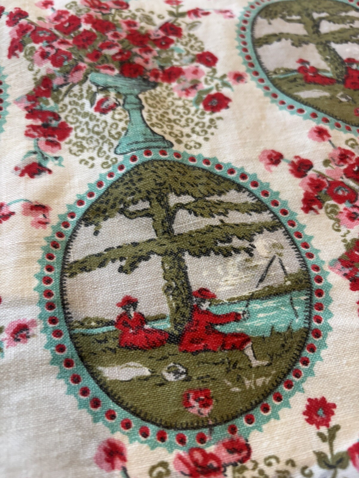 Vintage 1940S Cotton Dagger Collar Smock Mother Of Pearl Buttons Novelty Print