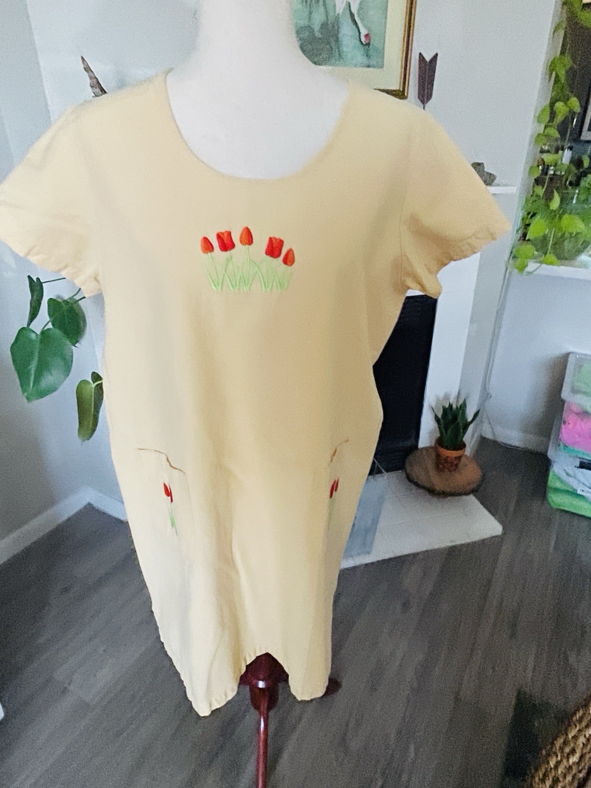 Vintage C.B. Casual Petite L Cotton House Dress Tulip Embroidery Pockets USA